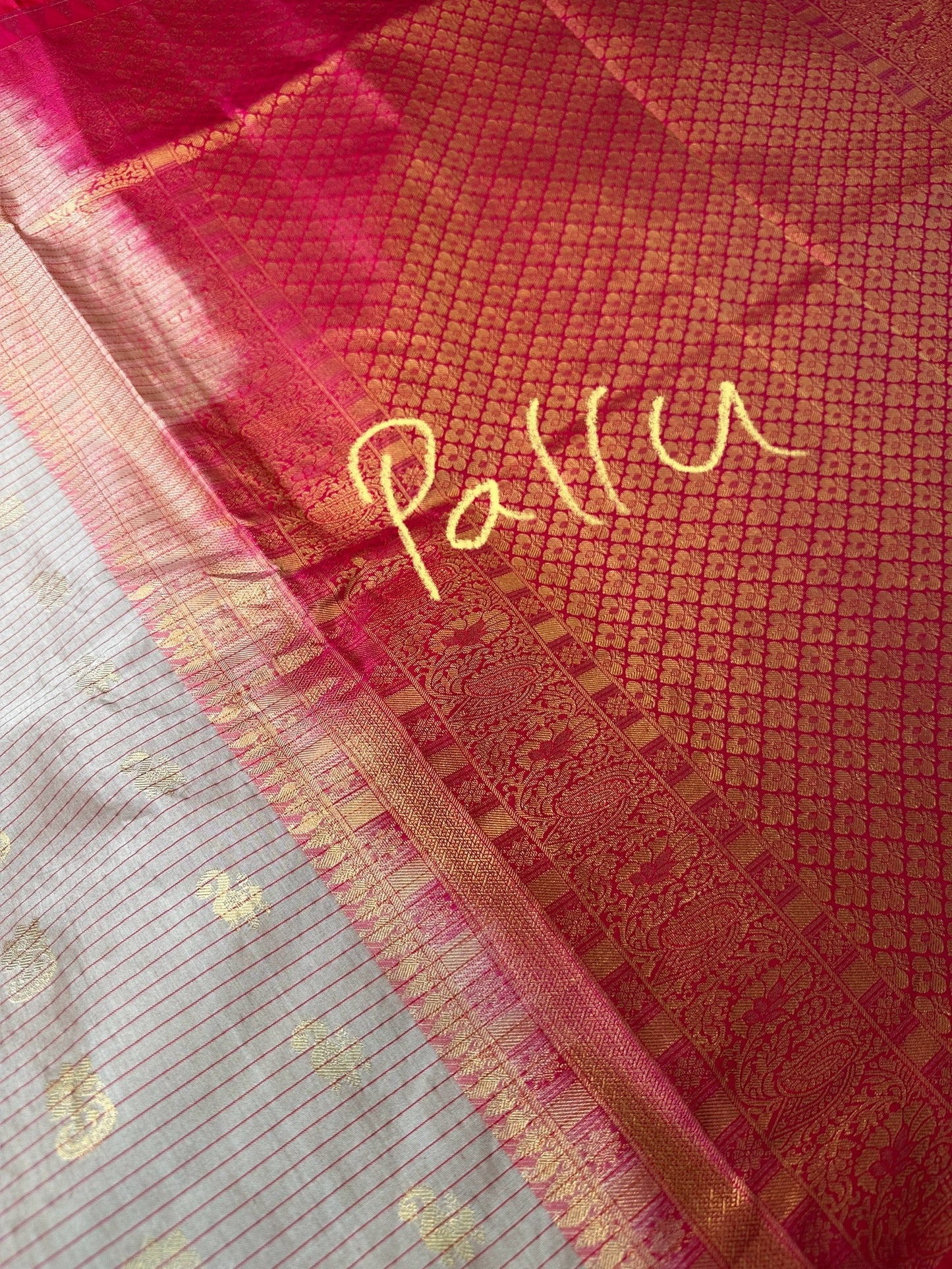 Cream Pink Pure Silk Pattu Gadwal Saree
