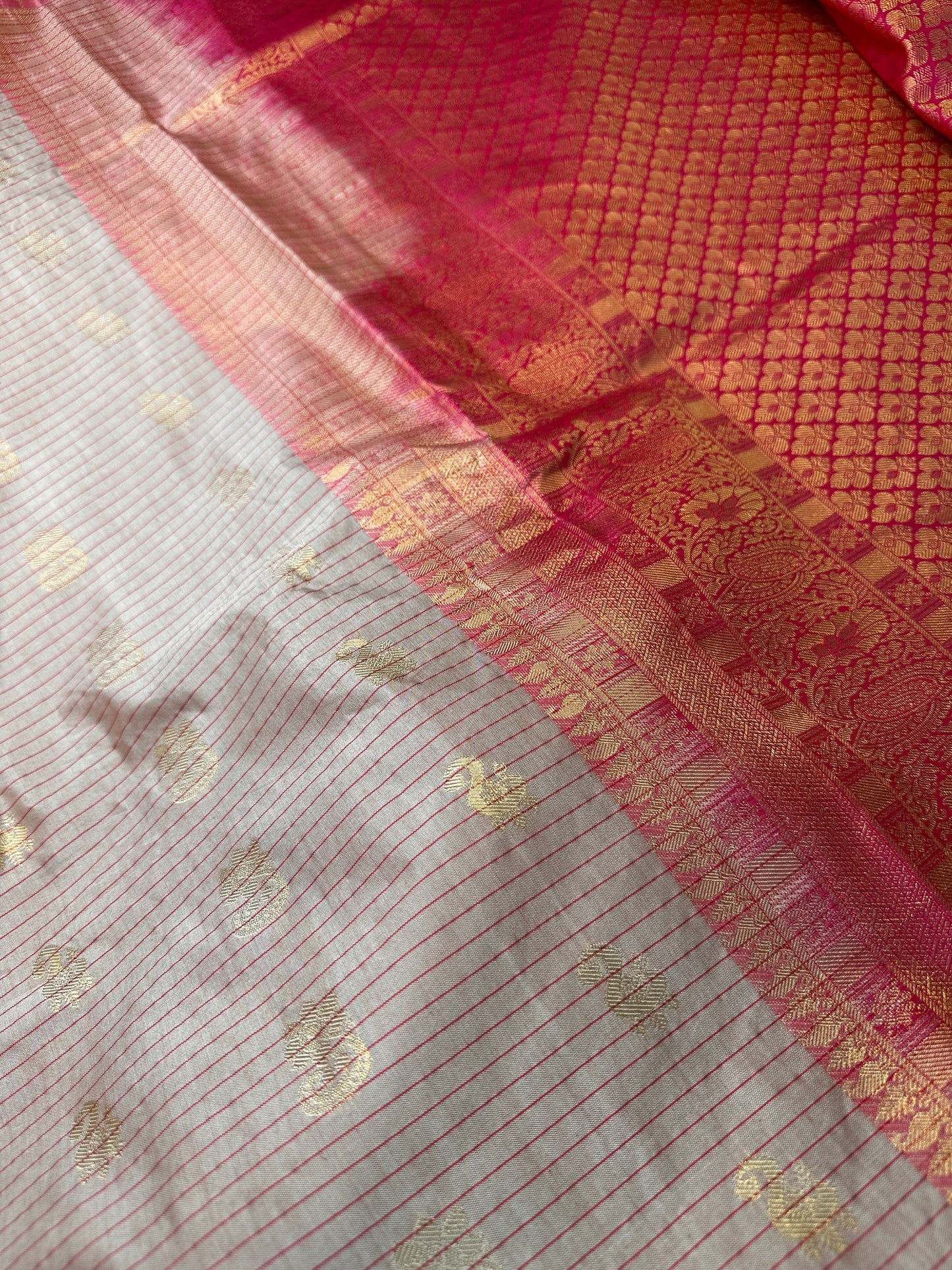 Cream Pink Pure Silk Pattu Gadwal Saree