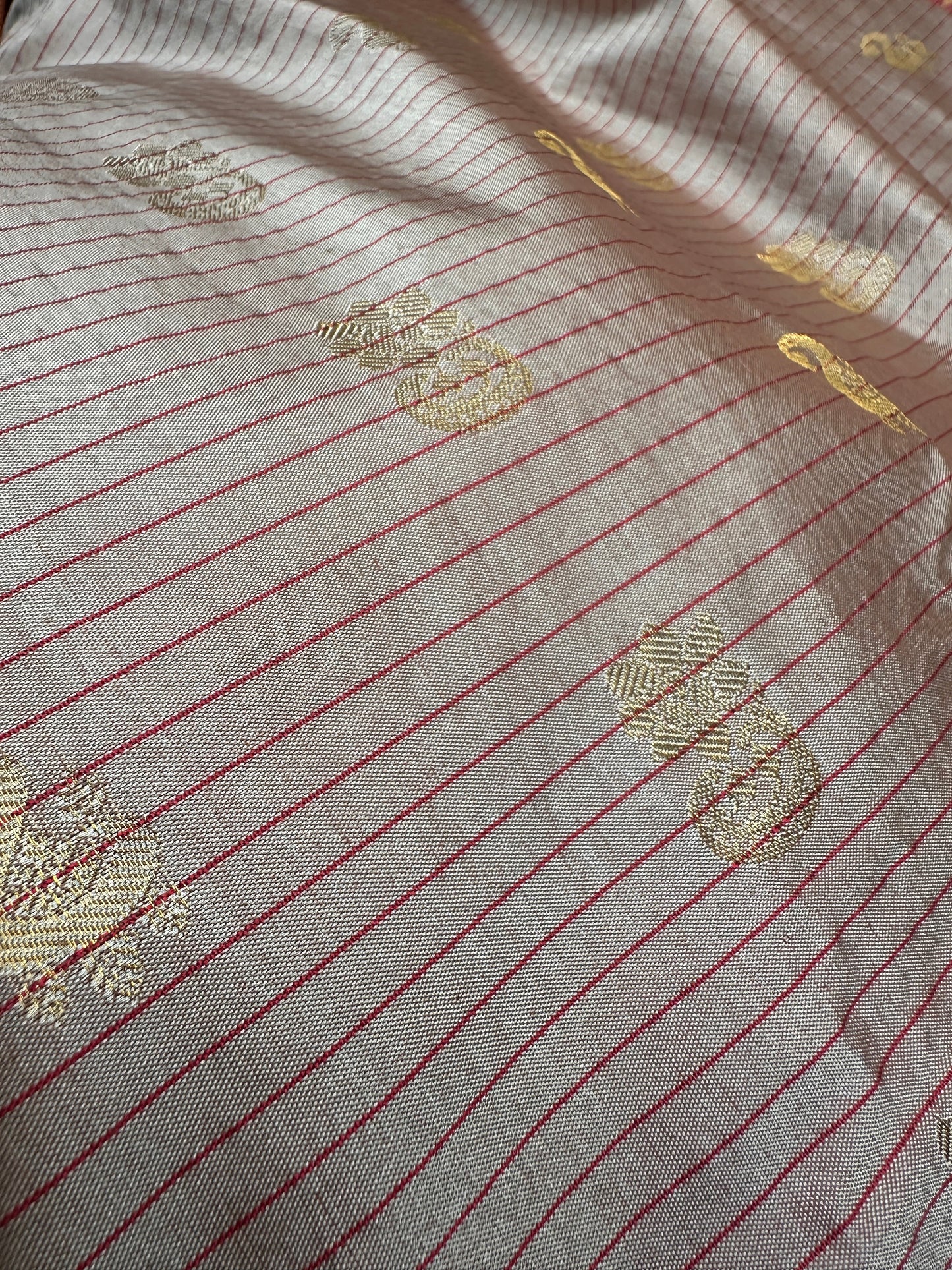 Cream Pink Pure Silk Pattu Gadwal Saree
