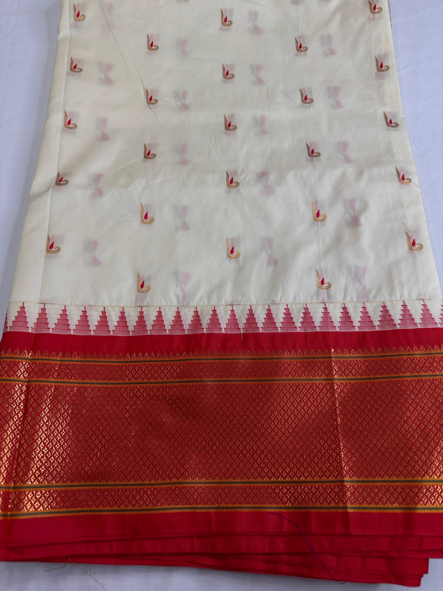 Semi Gadwal  Silk Paithani Cream Red Saree