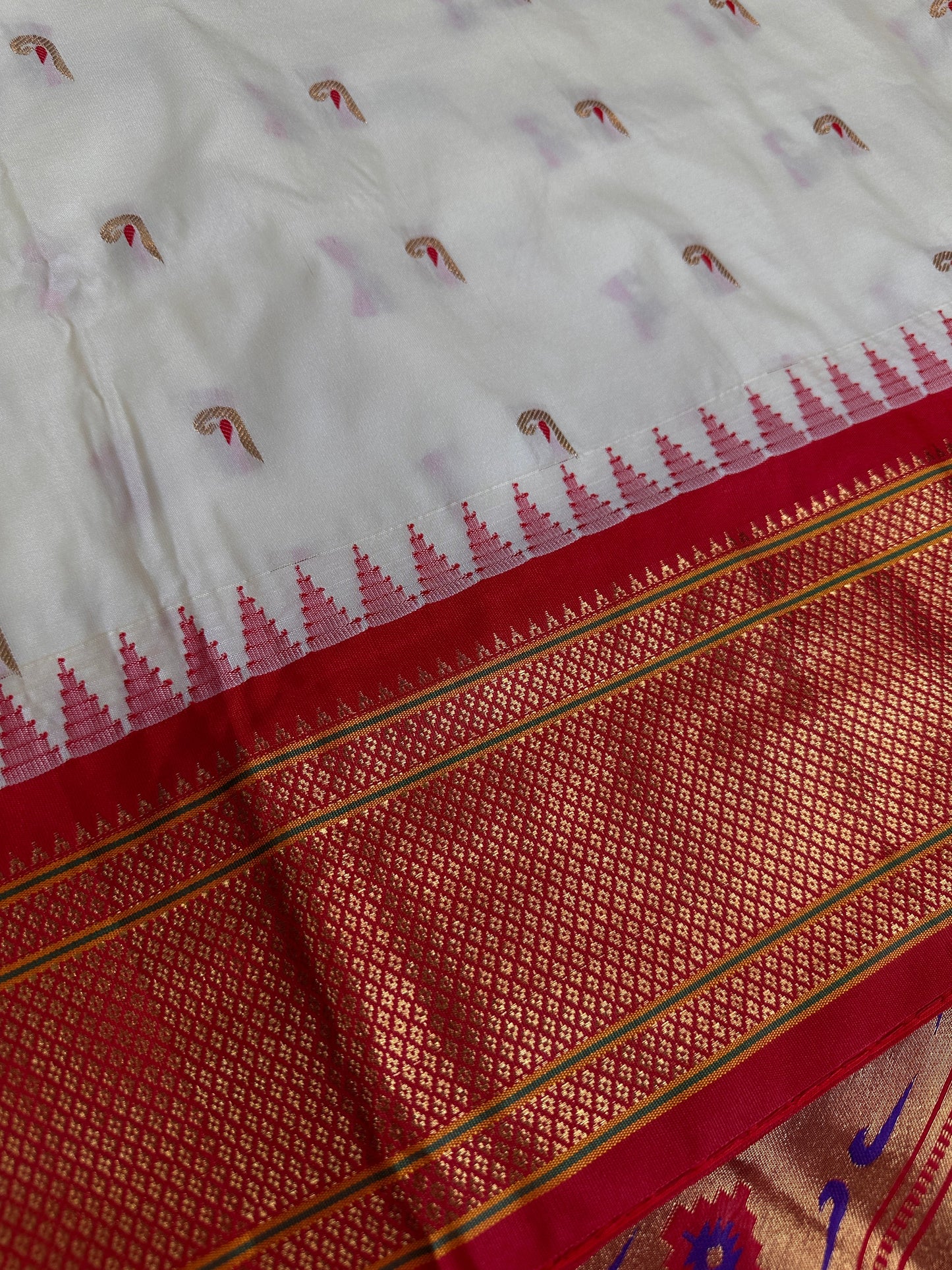 Semi Gadwal  Silk Paithani Cream Red Saree
