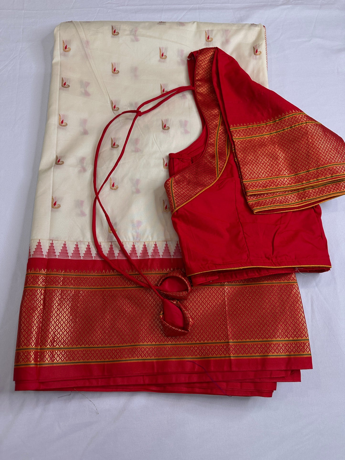 Semi Gadwal  Silk Paithani Cream Red Saree