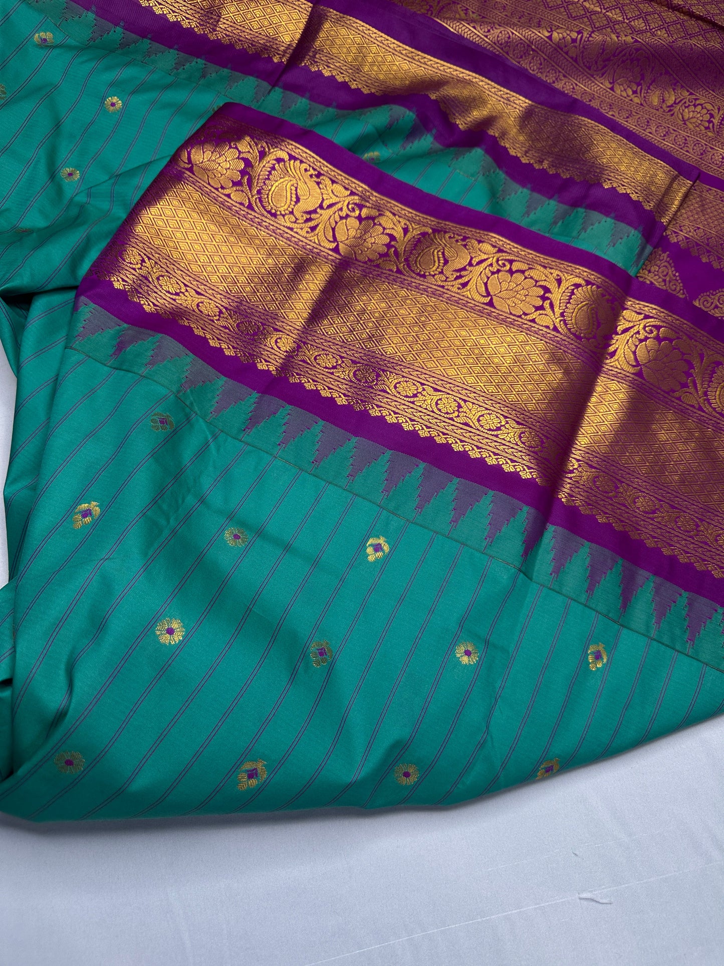 Gadwal Pattu Green Magenta Soft Silk Saree