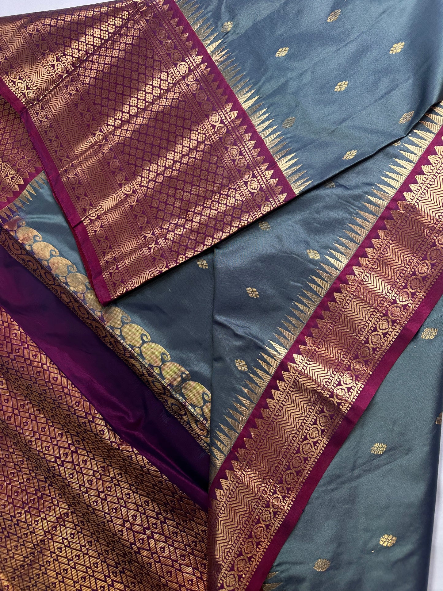 Gadwal Pattu Grey Magenta Soft Silk Saree