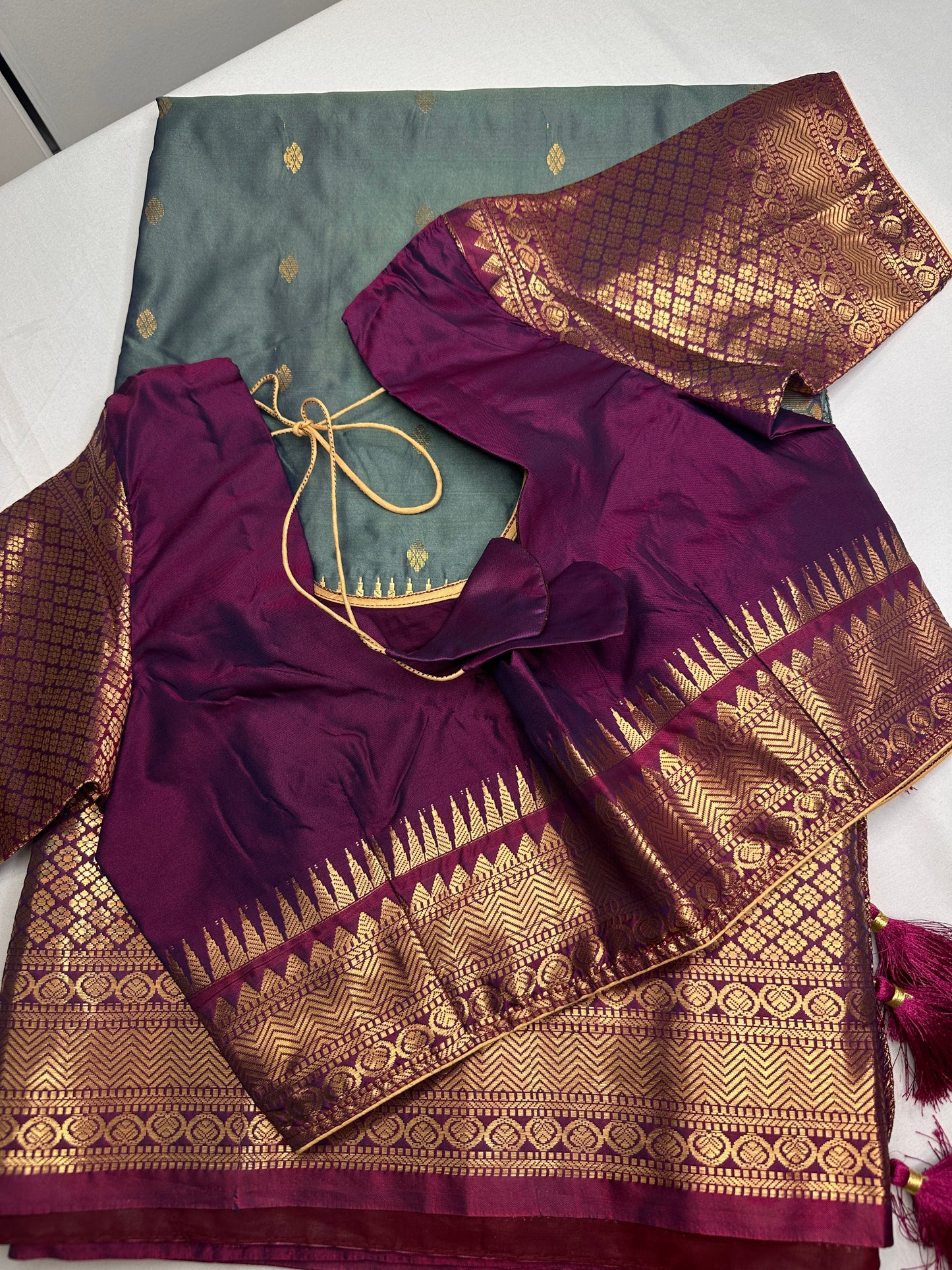 Gadwal Pattu Grey Magenta Soft Silk Saree