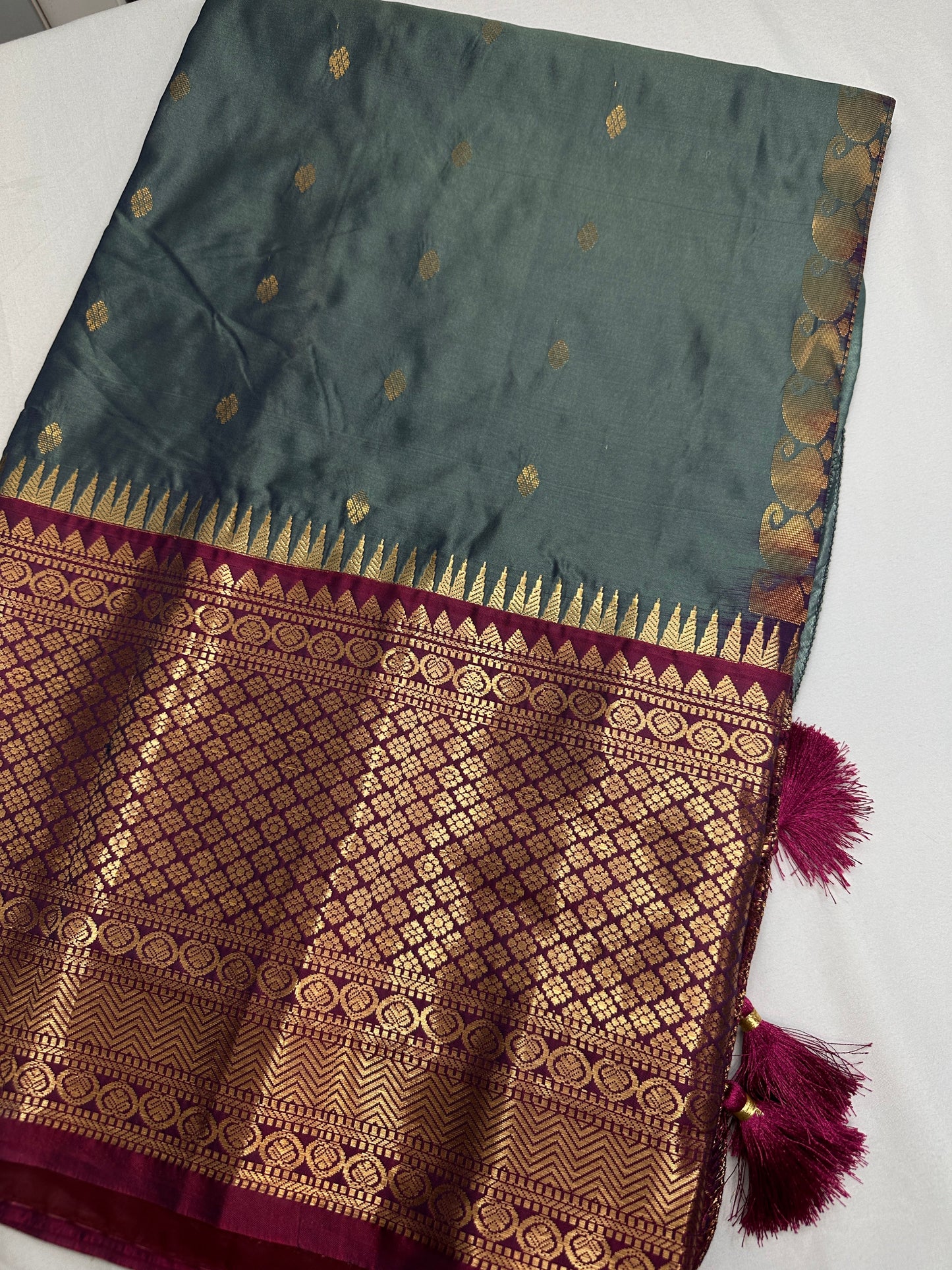 Gadwal Pattu Grey Magenta Soft Silk Saree