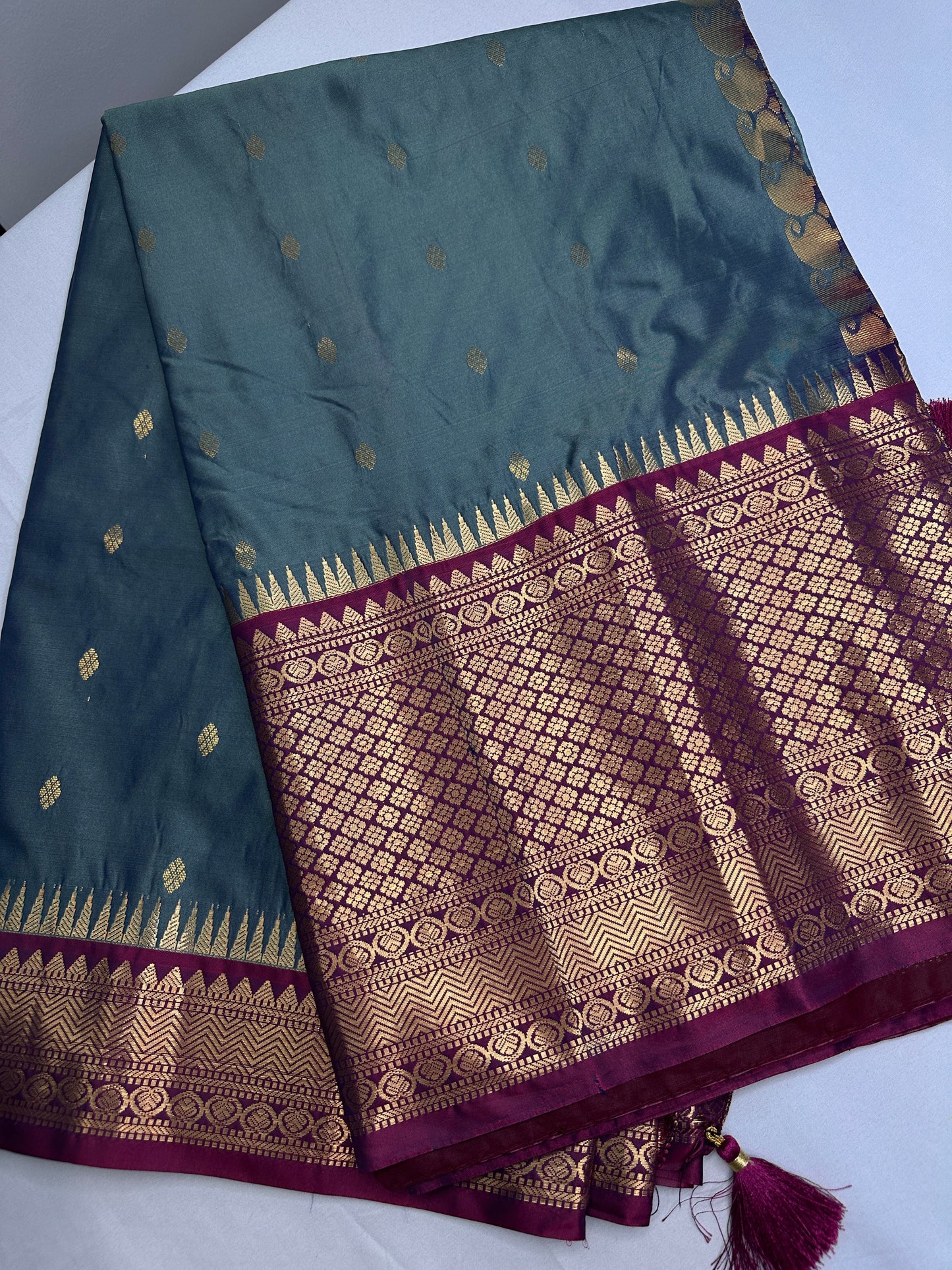 Gadwal Pattu Grey Magenta Soft Silk Saree