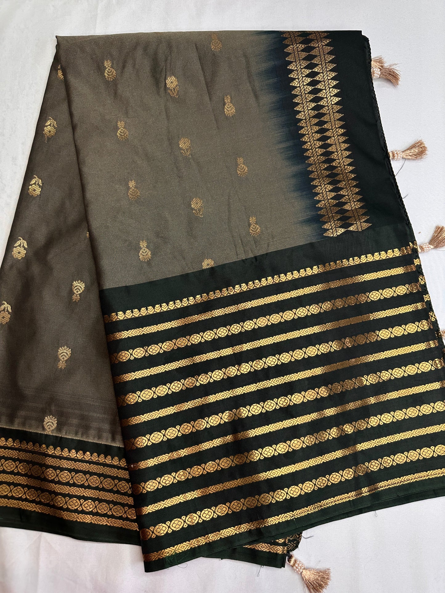 Mangalgiri Pattu Grey Green Soft Silk Saree