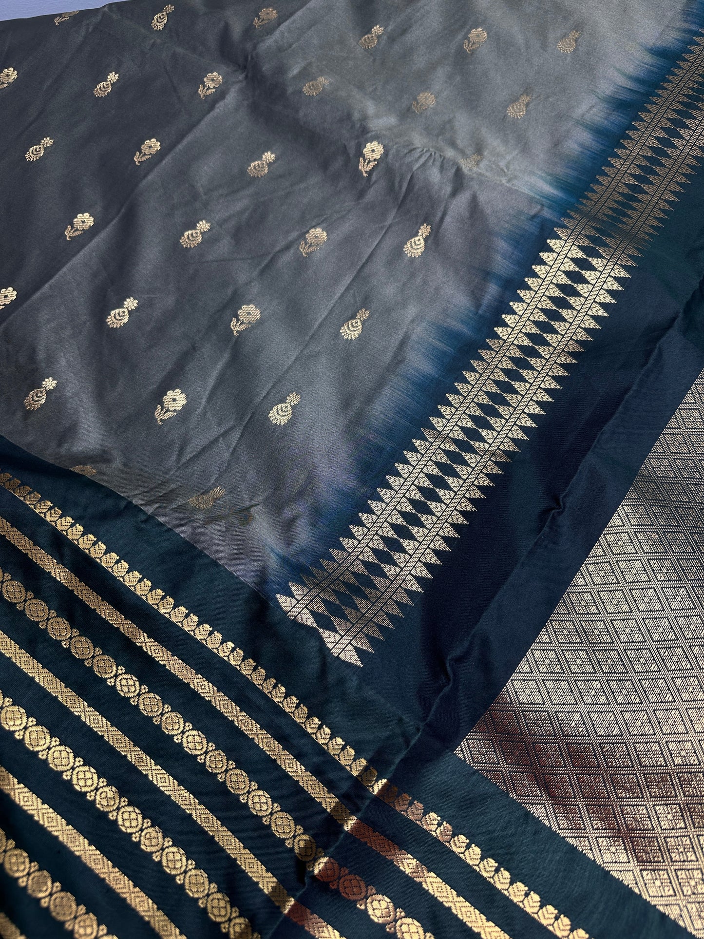 Mangalgiri Pattu Grey Green Soft Silk Saree