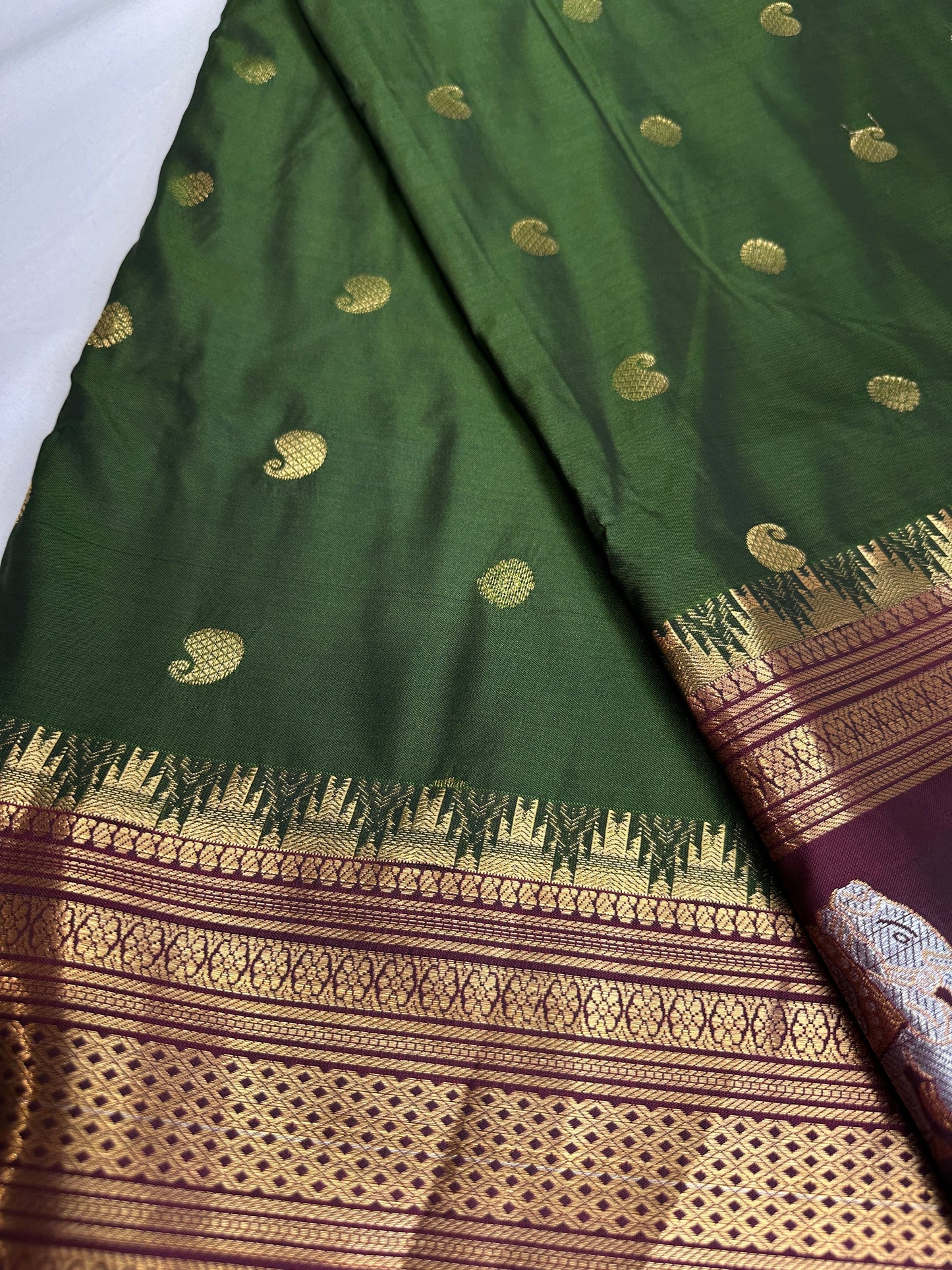 Mangalgiri Pattu Elephant Peacock Border Green Silk Saree