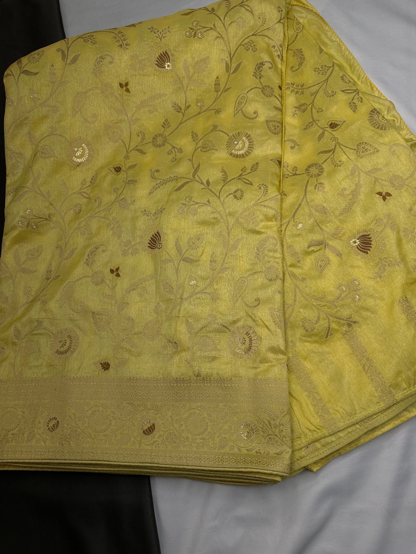 Banarsi Munga Silk Lemon Yellow Saree