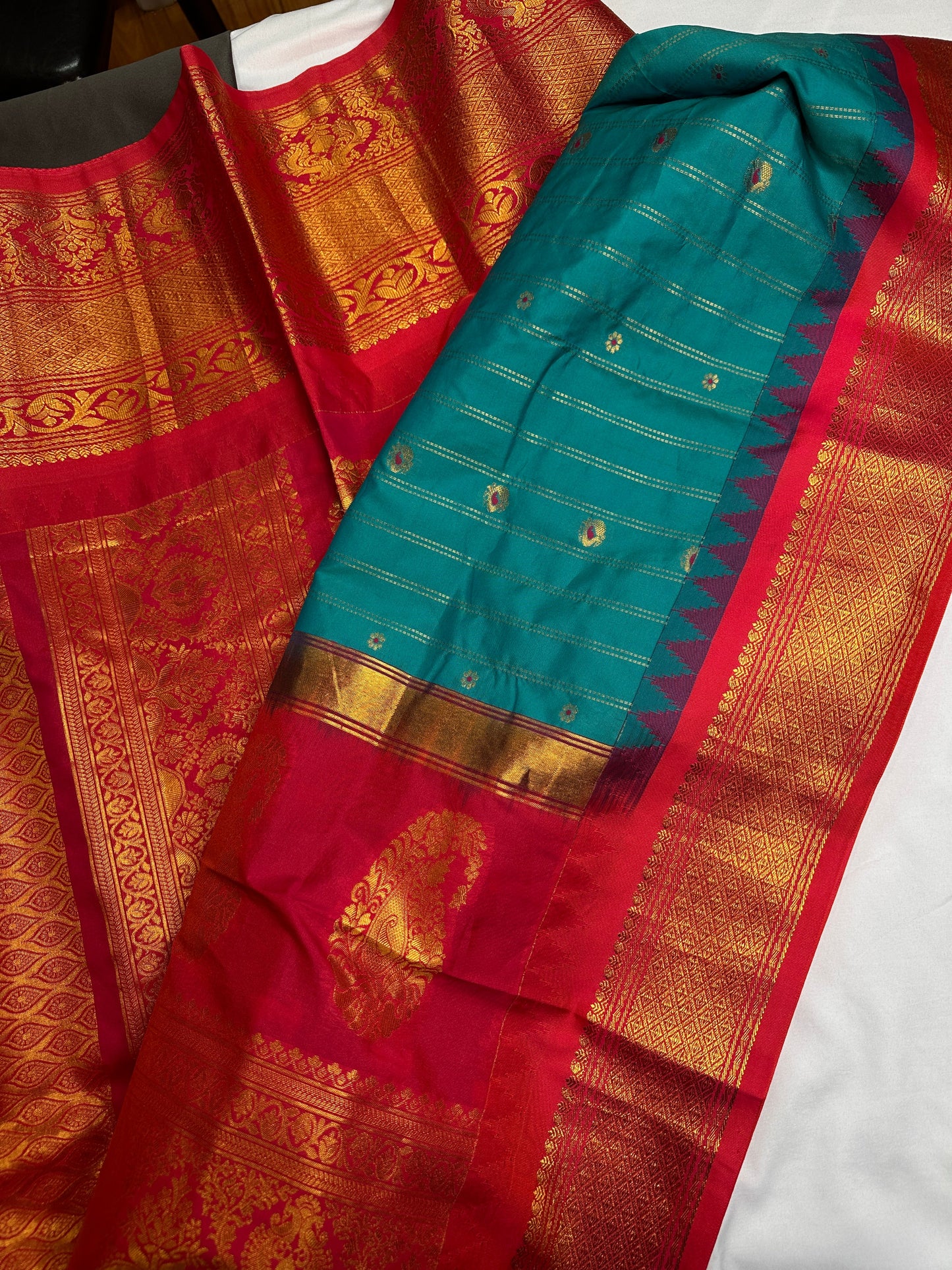 Gadwal Pattu Green Pink Soft Silk Saree