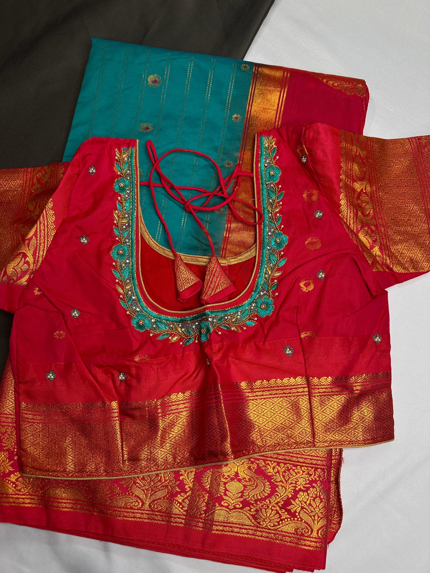 Gadwal Pattu Green Pink Soft Silk Saree