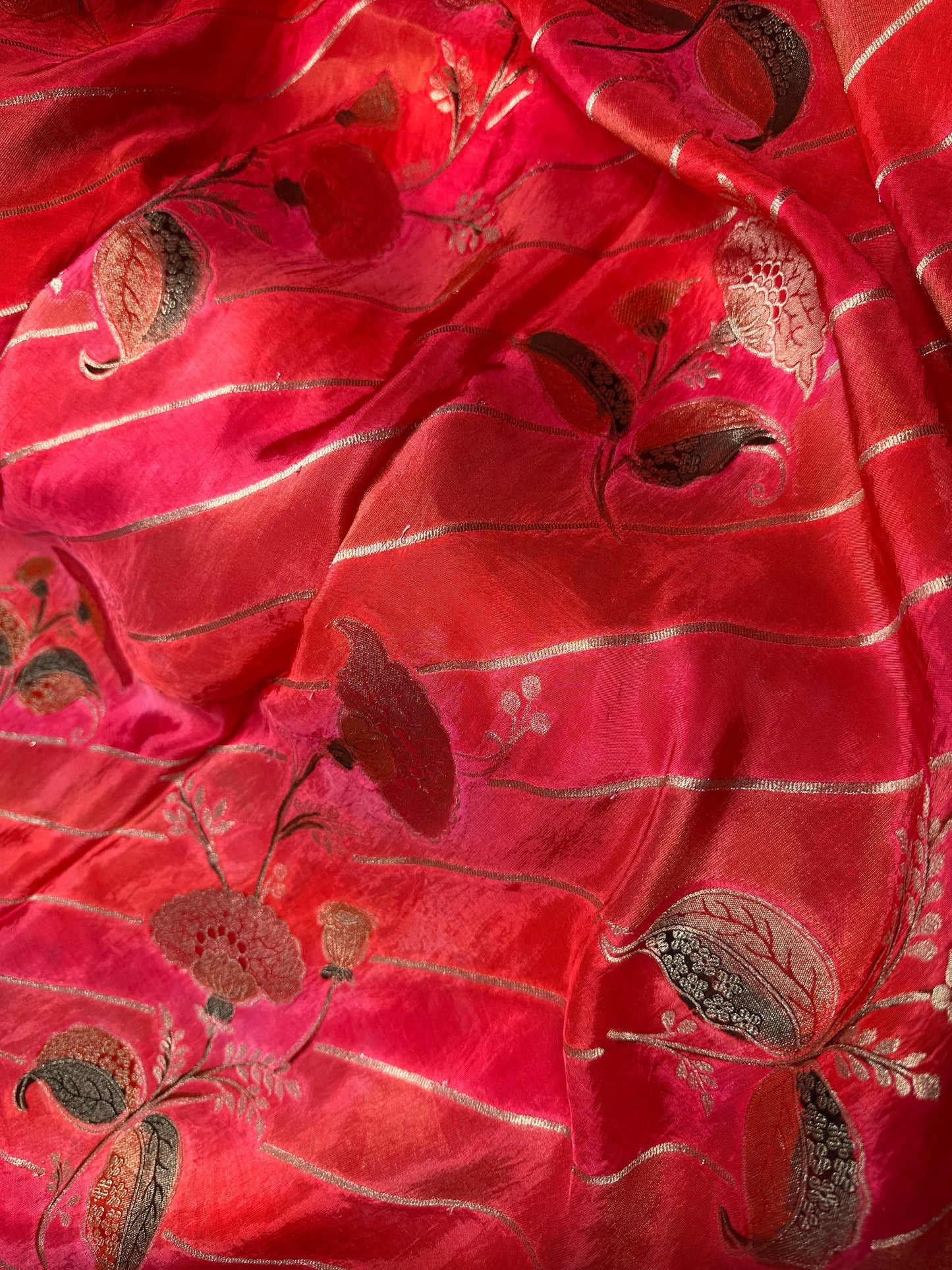 Red Banarsi Crepe Floral Lehriya Weaving Saree