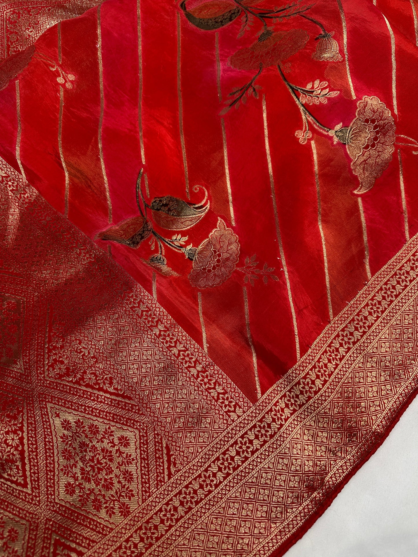 Red Banarsi Crepe Floral Lehriya Weaving Saree