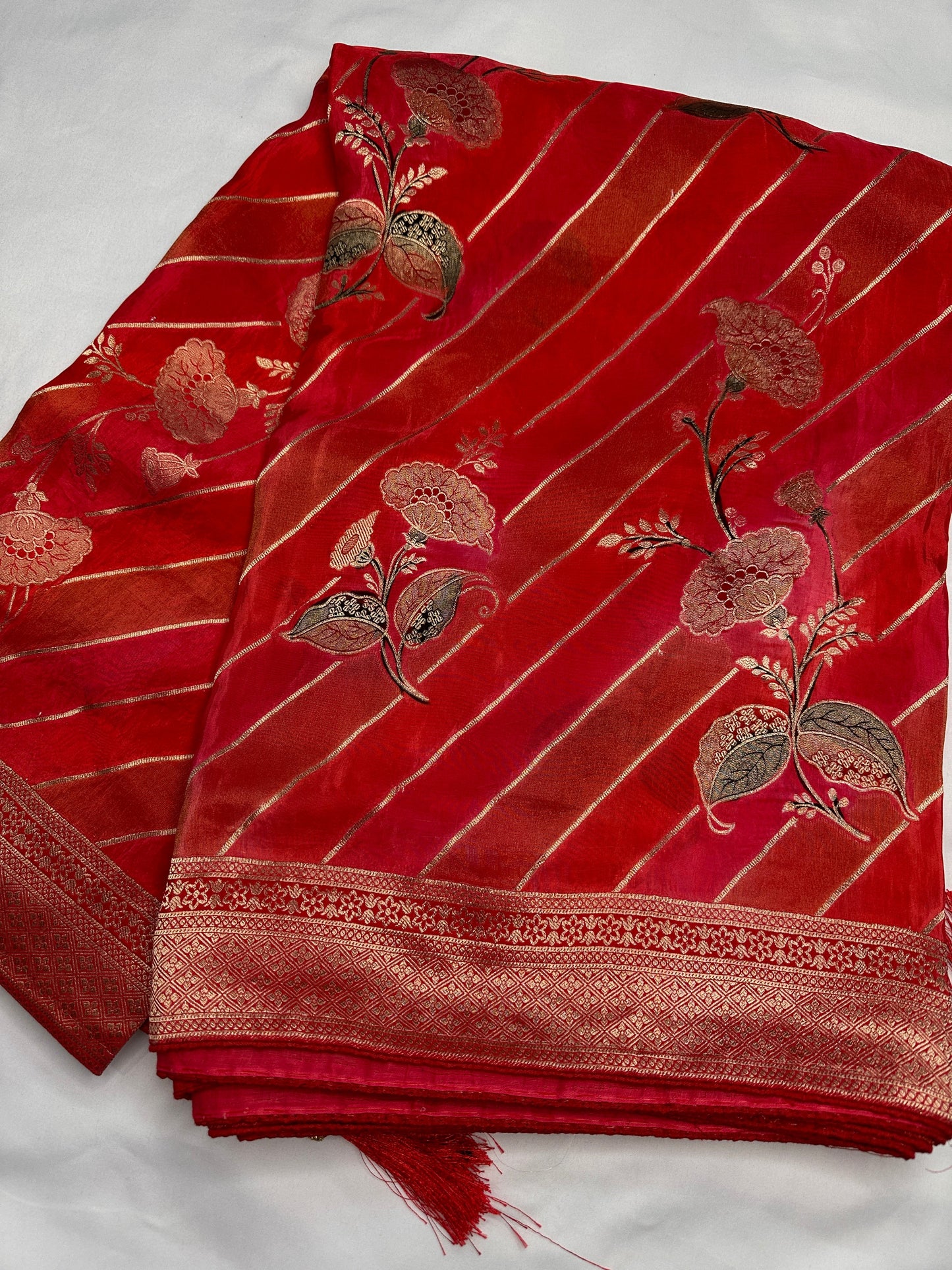 Red Banarsi Crepe Floral Lehriya Weaving Saree