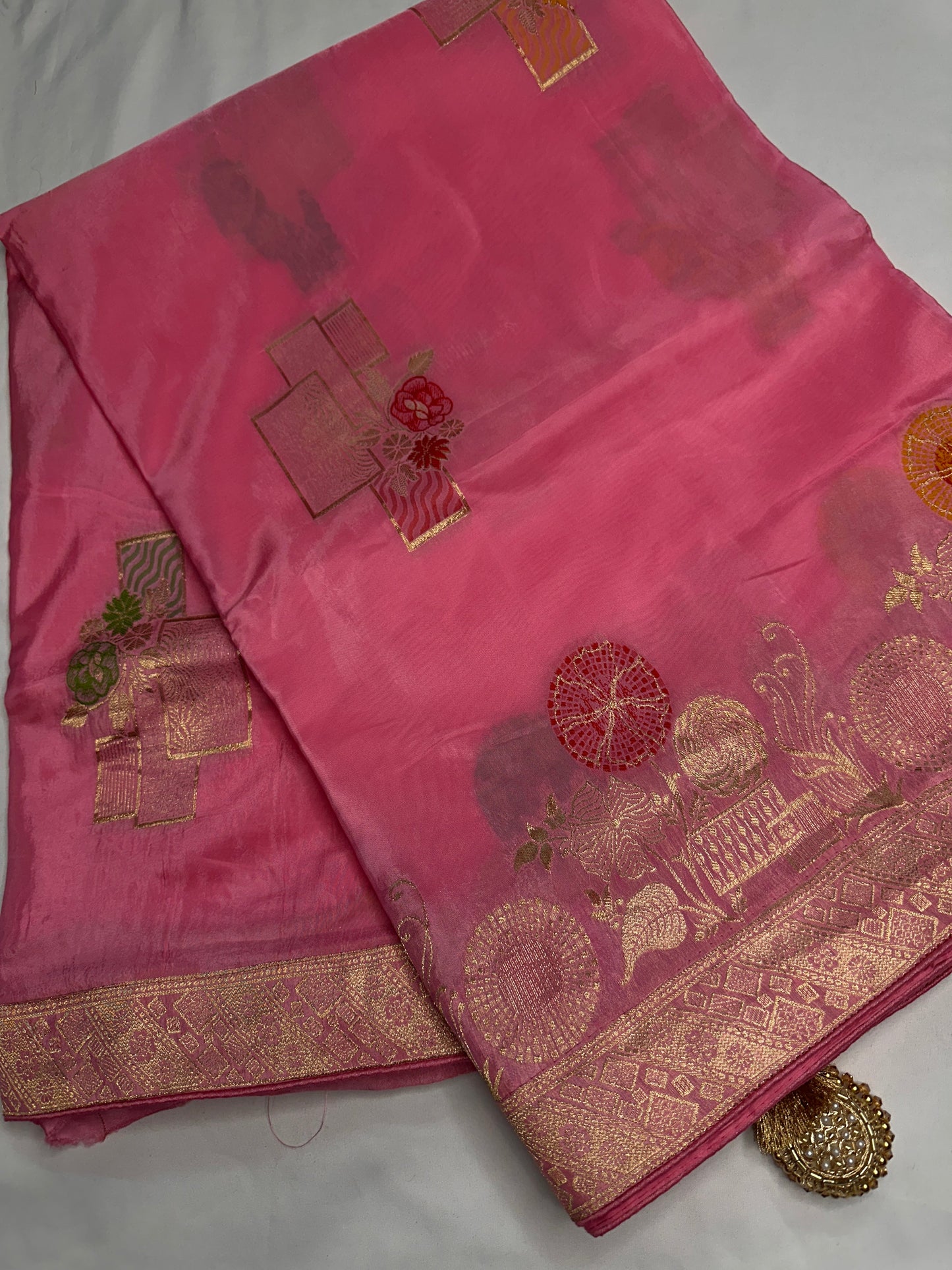 Pink Banarsi Crepe Floral  Weaving Saree