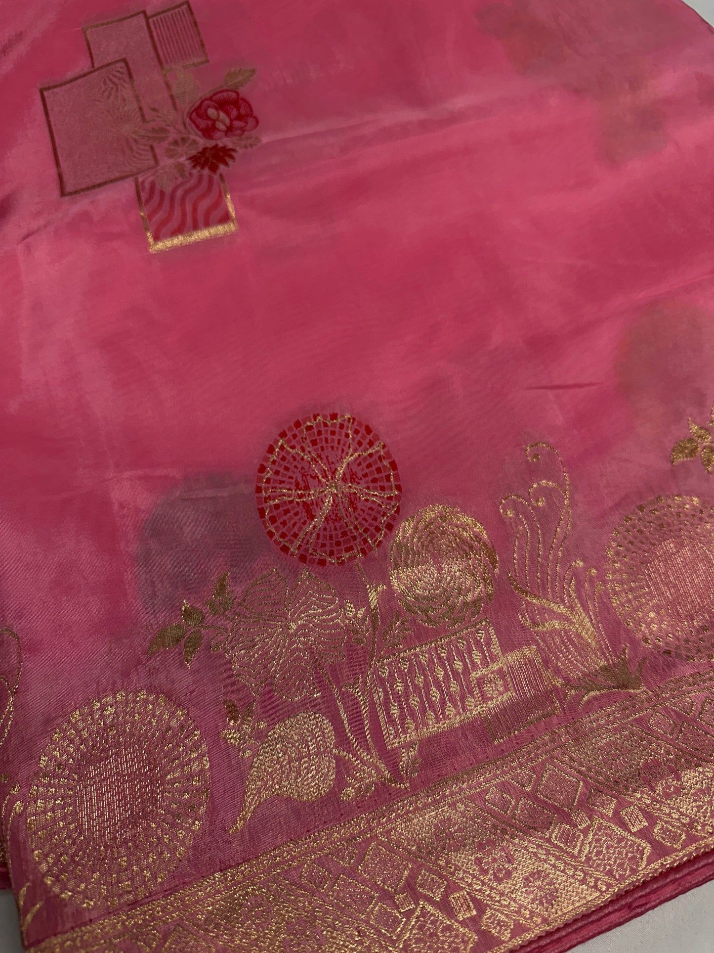 Pink Banarsi Crepe Floral  Weaving Saree