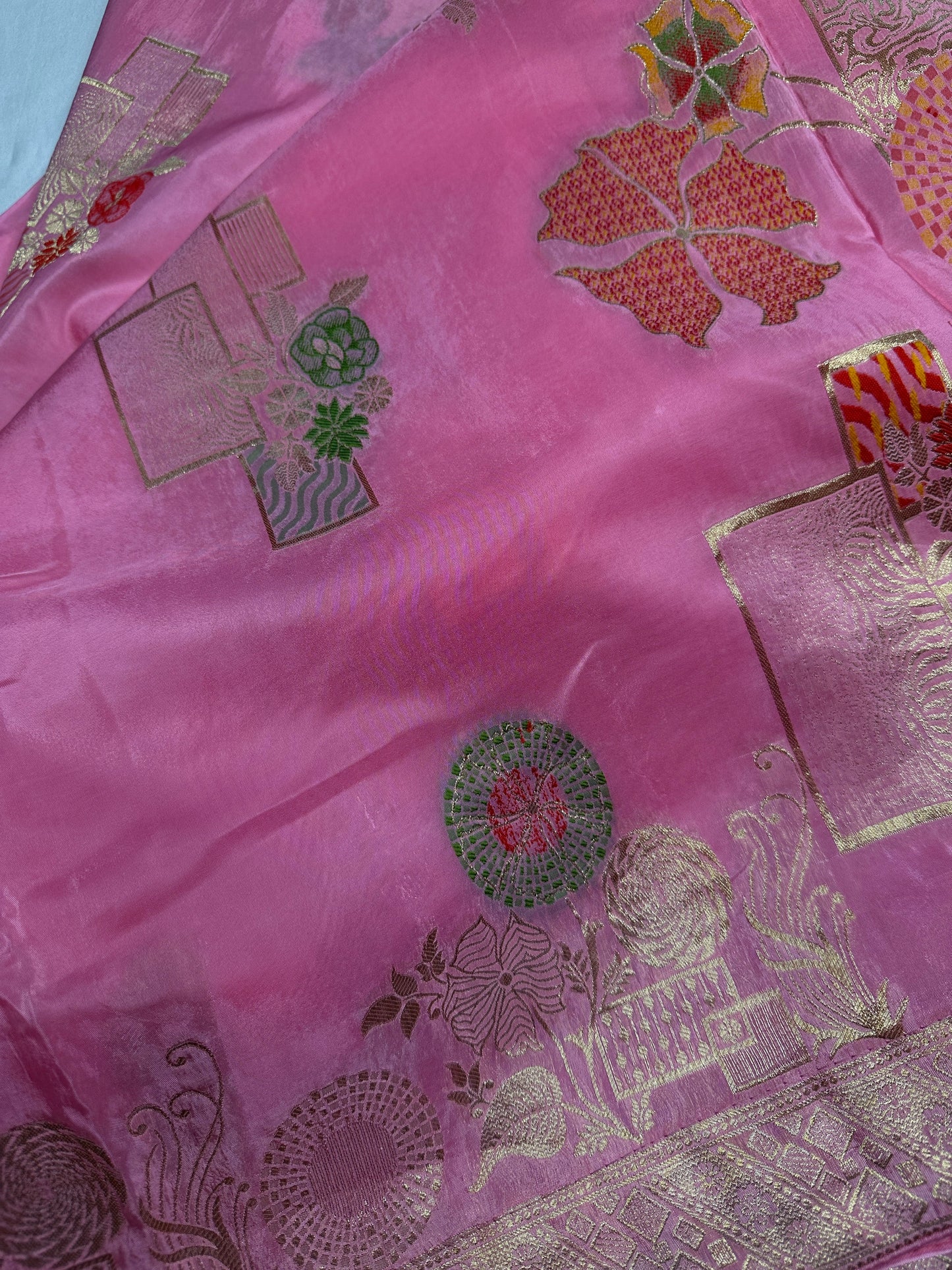 Pink Banarsi Crepe Floral  Weaving Saree