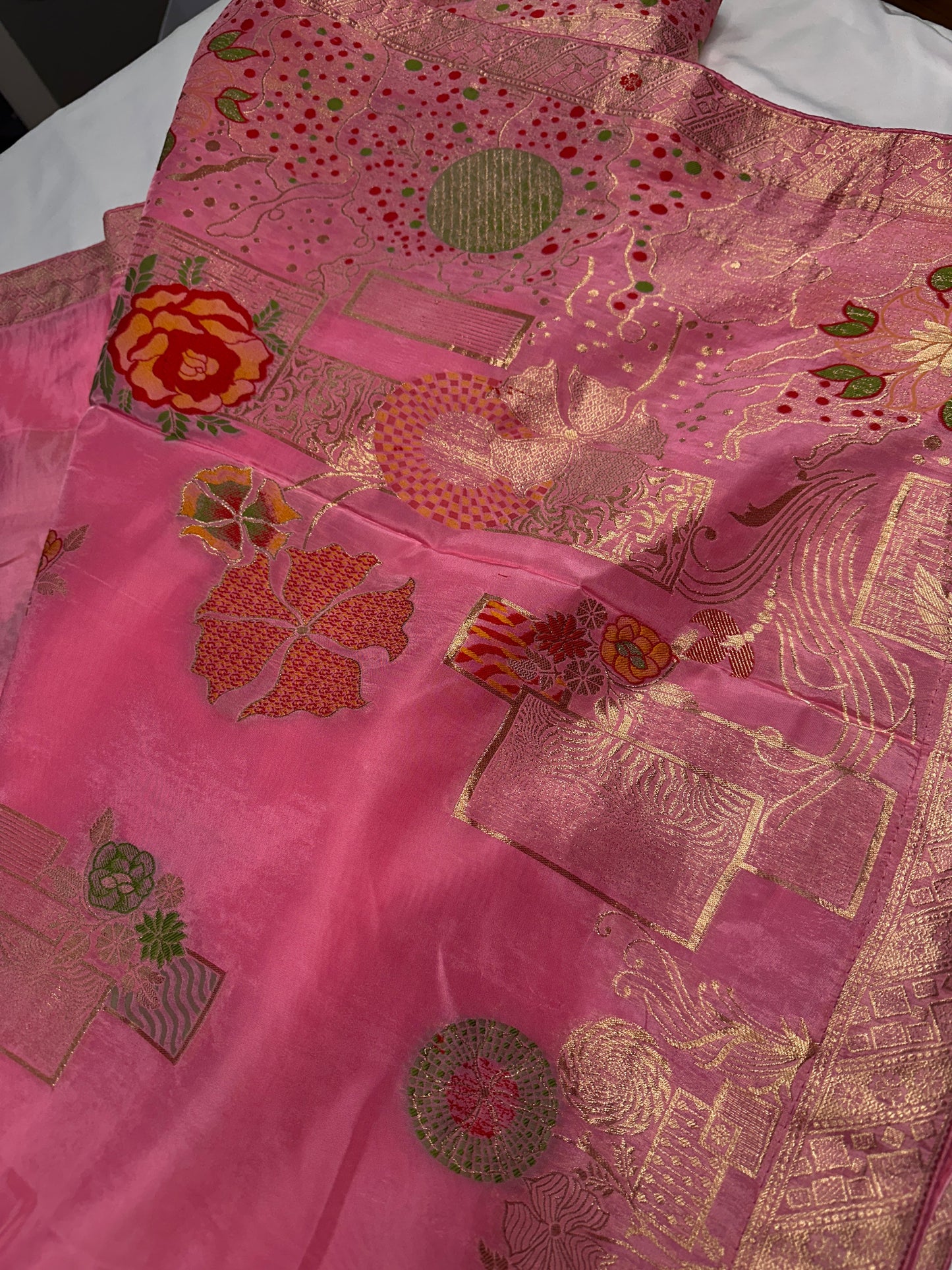 Pink Banarsi Crepe Floral  Weaving Saree