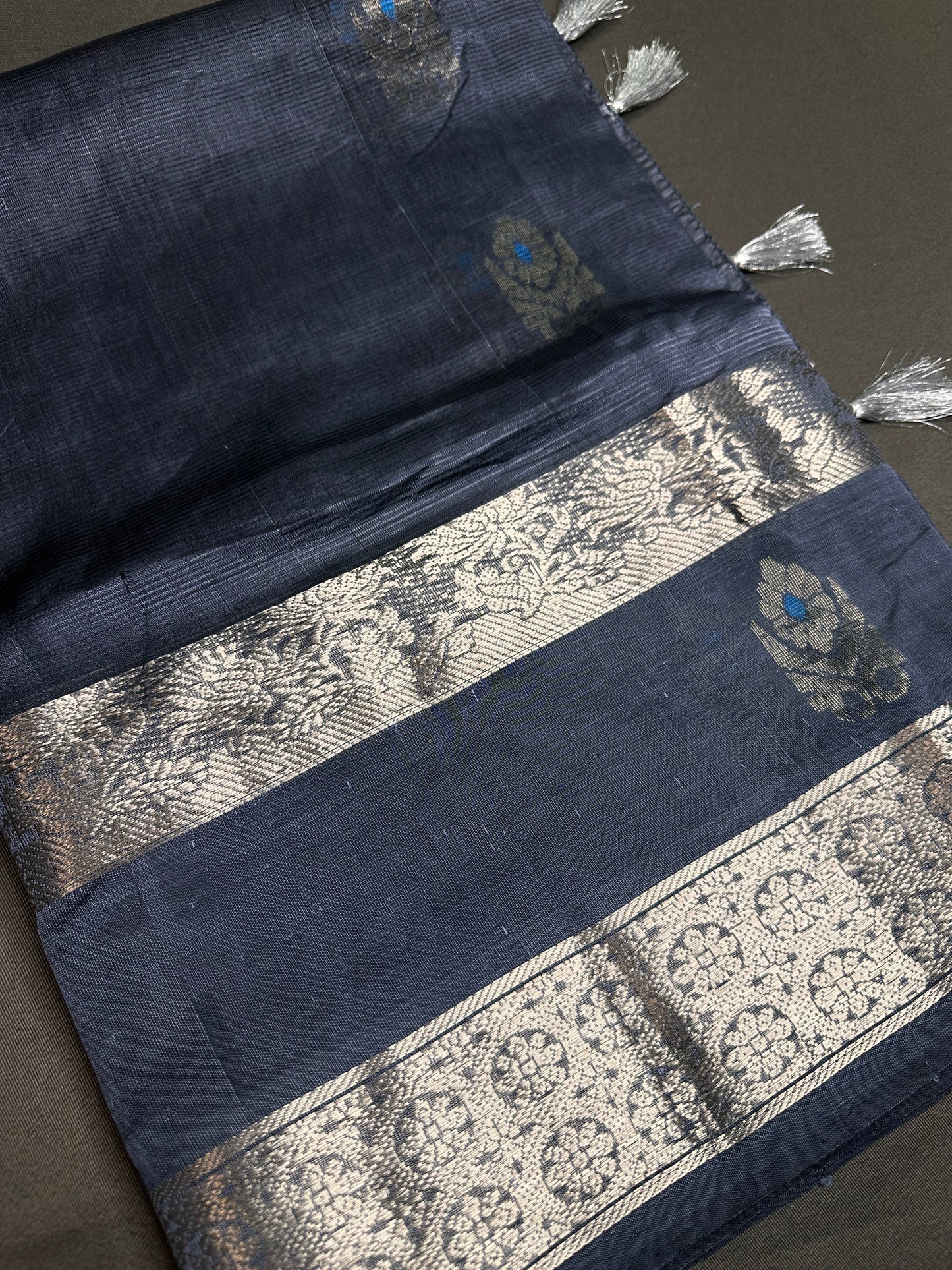 Gray Mangalgiri Pure Silk Handloom Saree