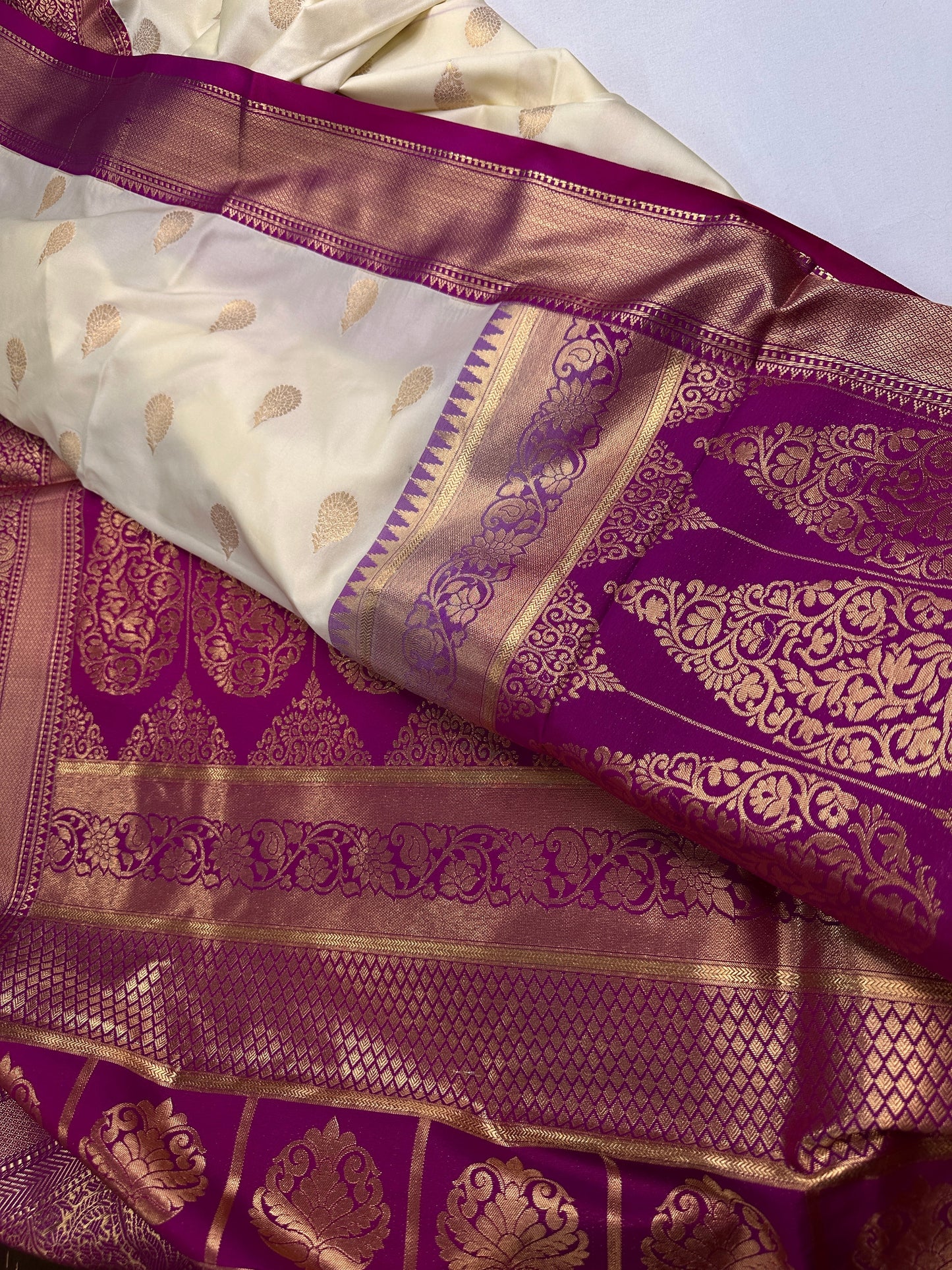 Cream Pink Semi Gadwal Saree