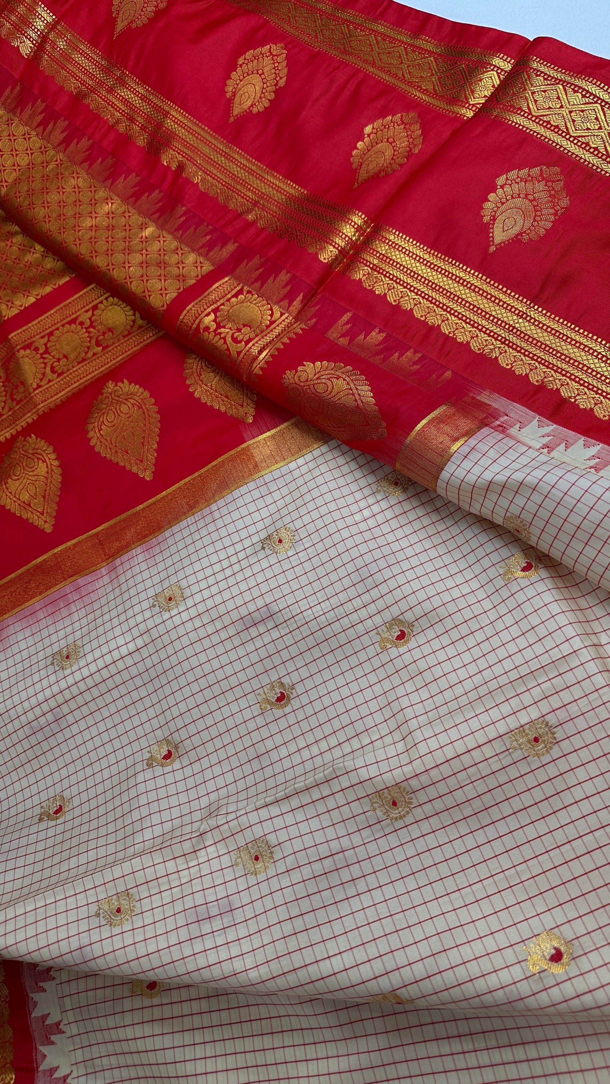 Cream Red Semi Gadwal Silk Saree - 