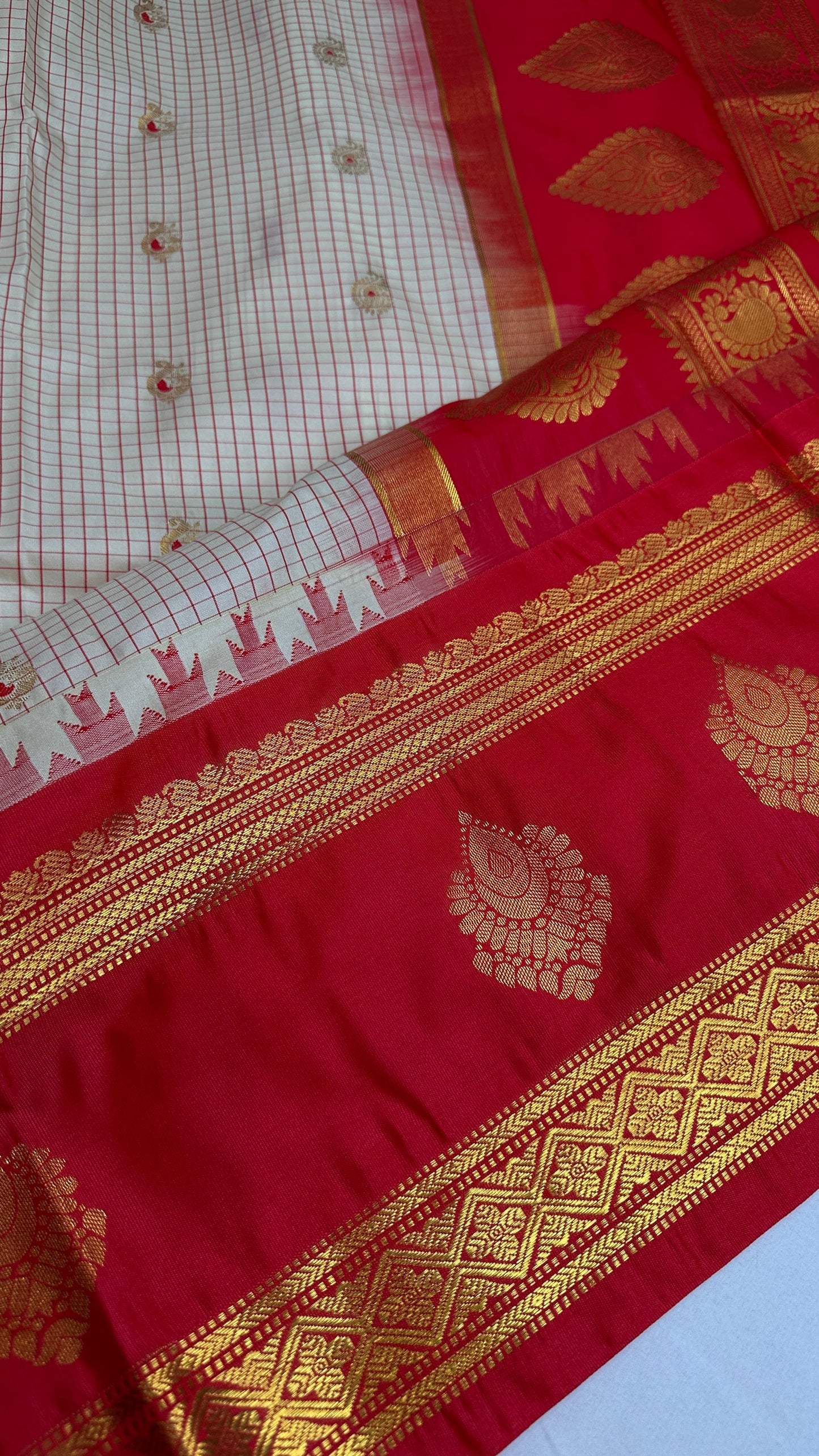 Cream Red Semi Gadwal Silk Saree - 