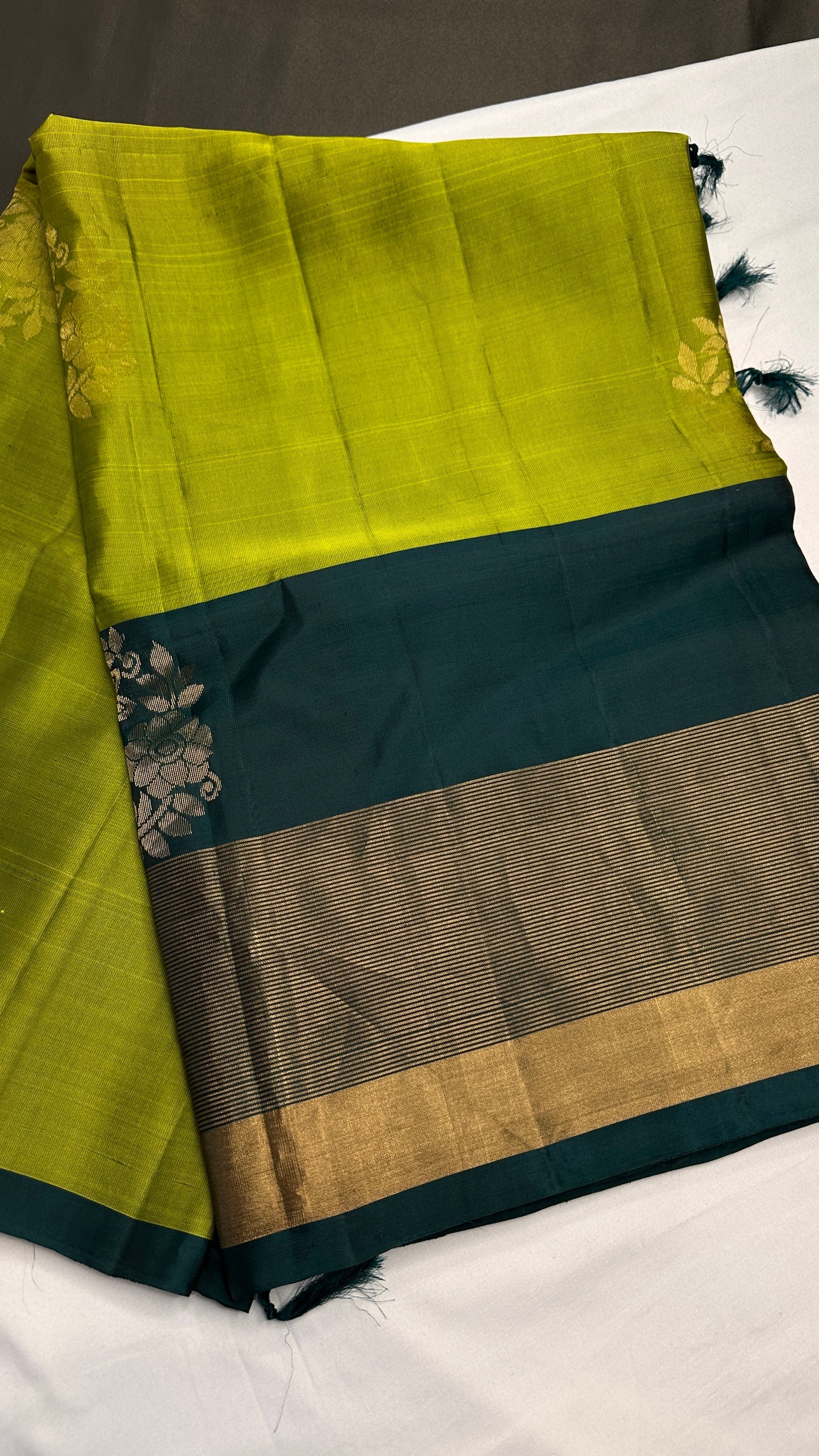 Pure Silk Handloom Dharmavaram Pattu Light Weight Saree - 