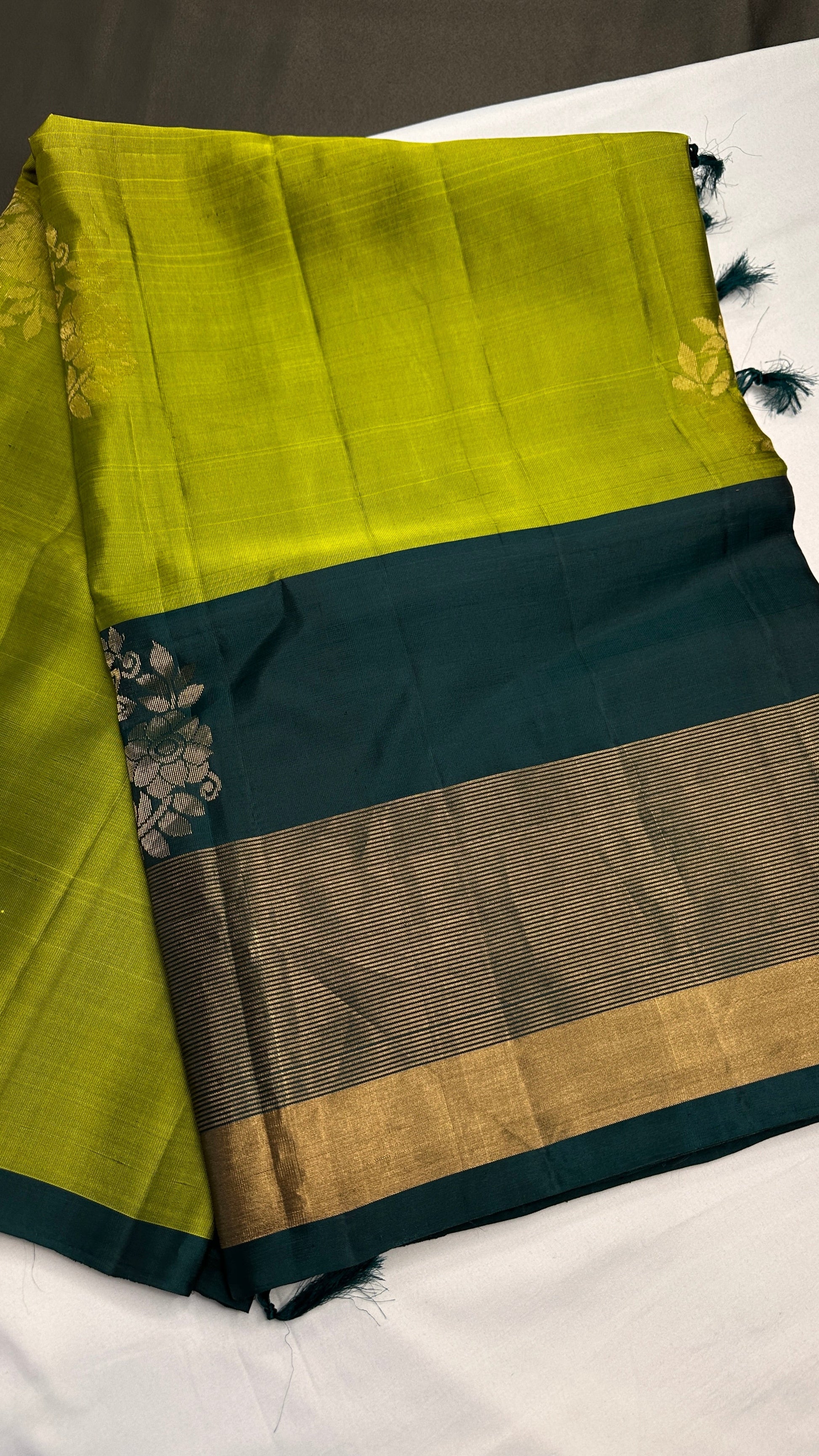 Pure Silk Handloom Dharmavaram Pattu Light Weight Saree - 