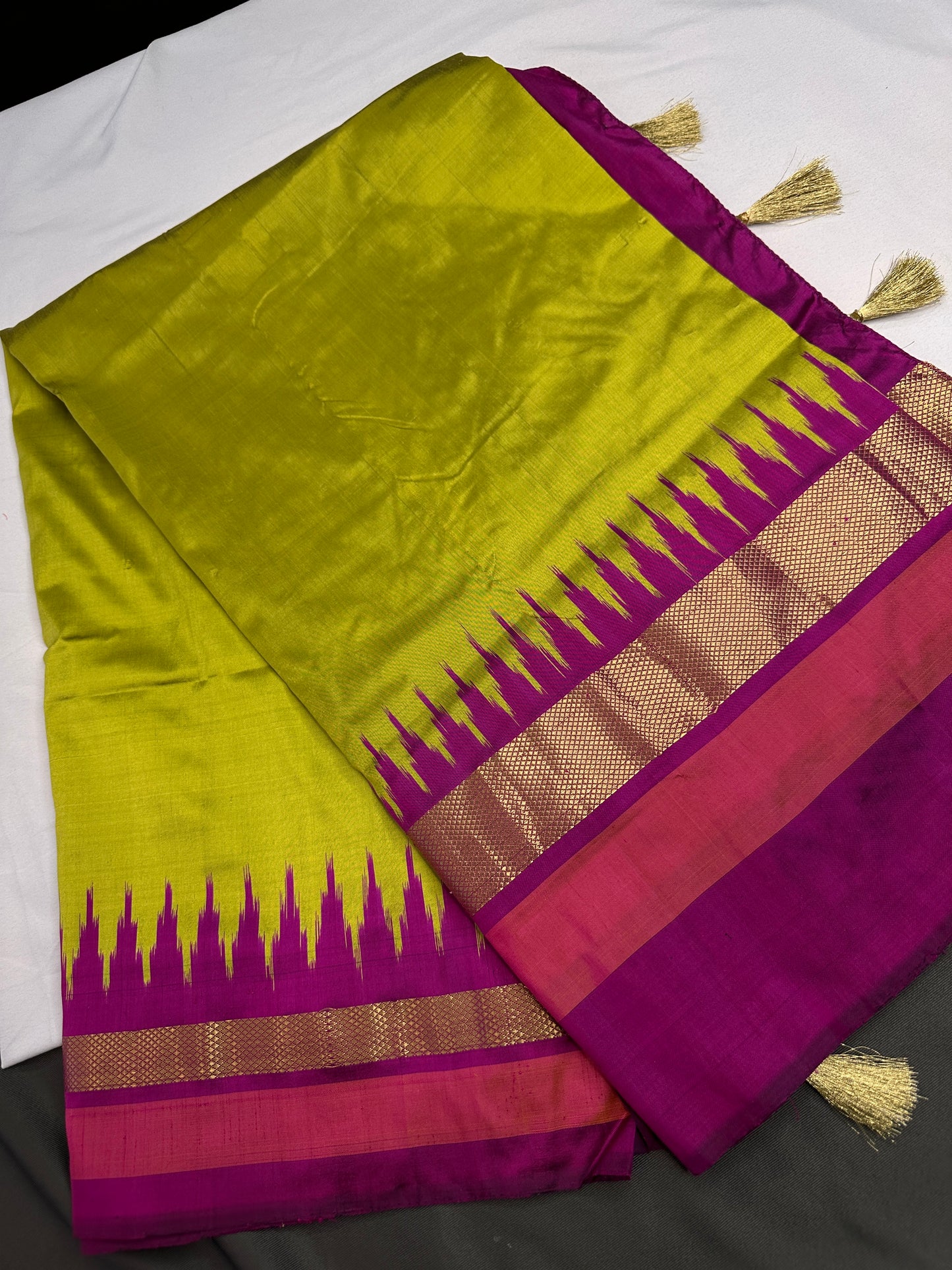 Pure Silk Handloom Pochampally Ikkat Green Saree - 