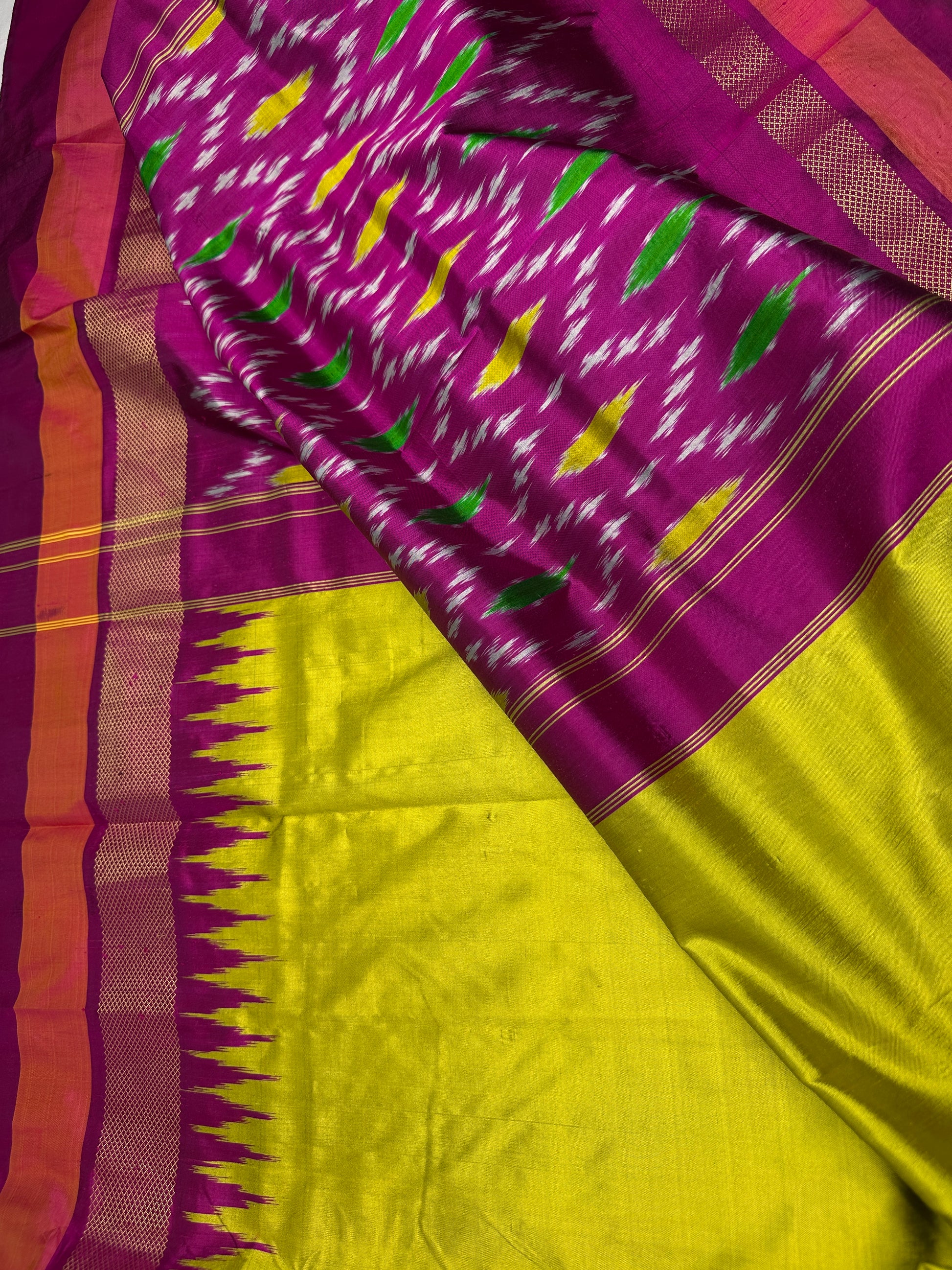 Pure Silk Handloom Pochampally Ikkat Green Saree - 