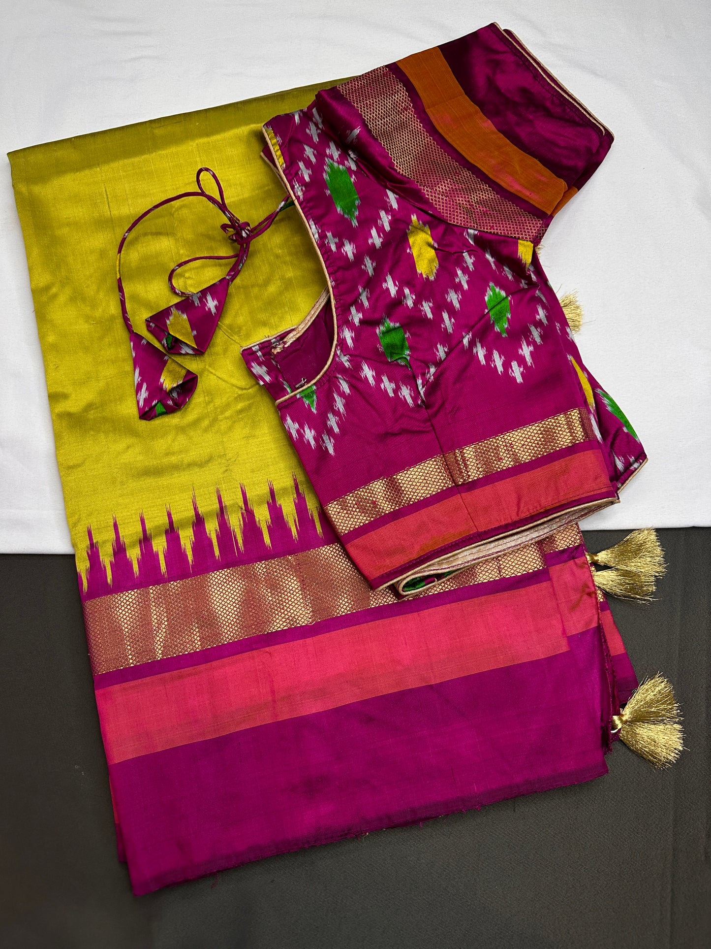 Pure Silk Handloom Pochampally Ikkat Green Saree - 