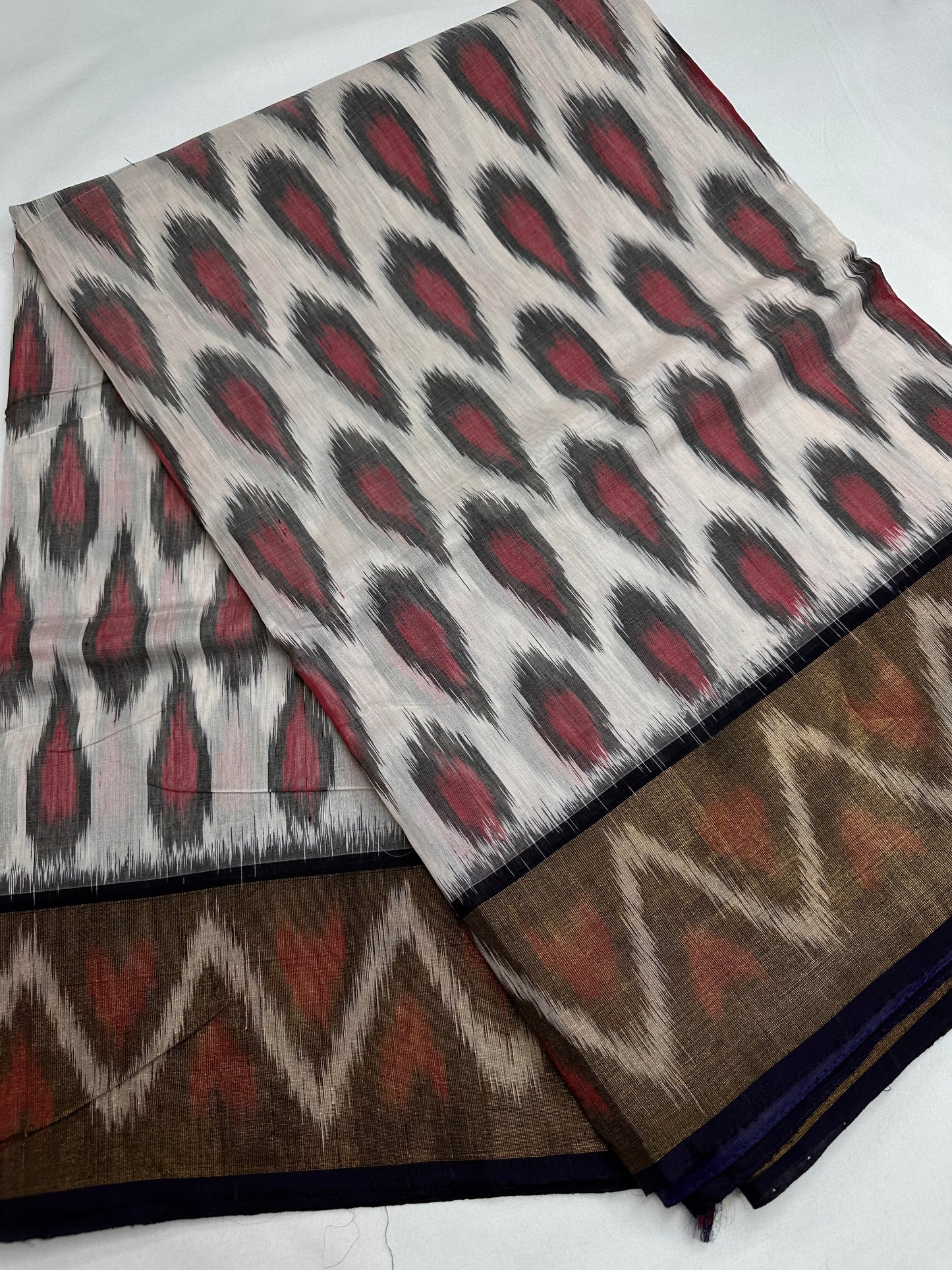 Pure Cotton Silk Pochampally Beige Ikkat Saree - 