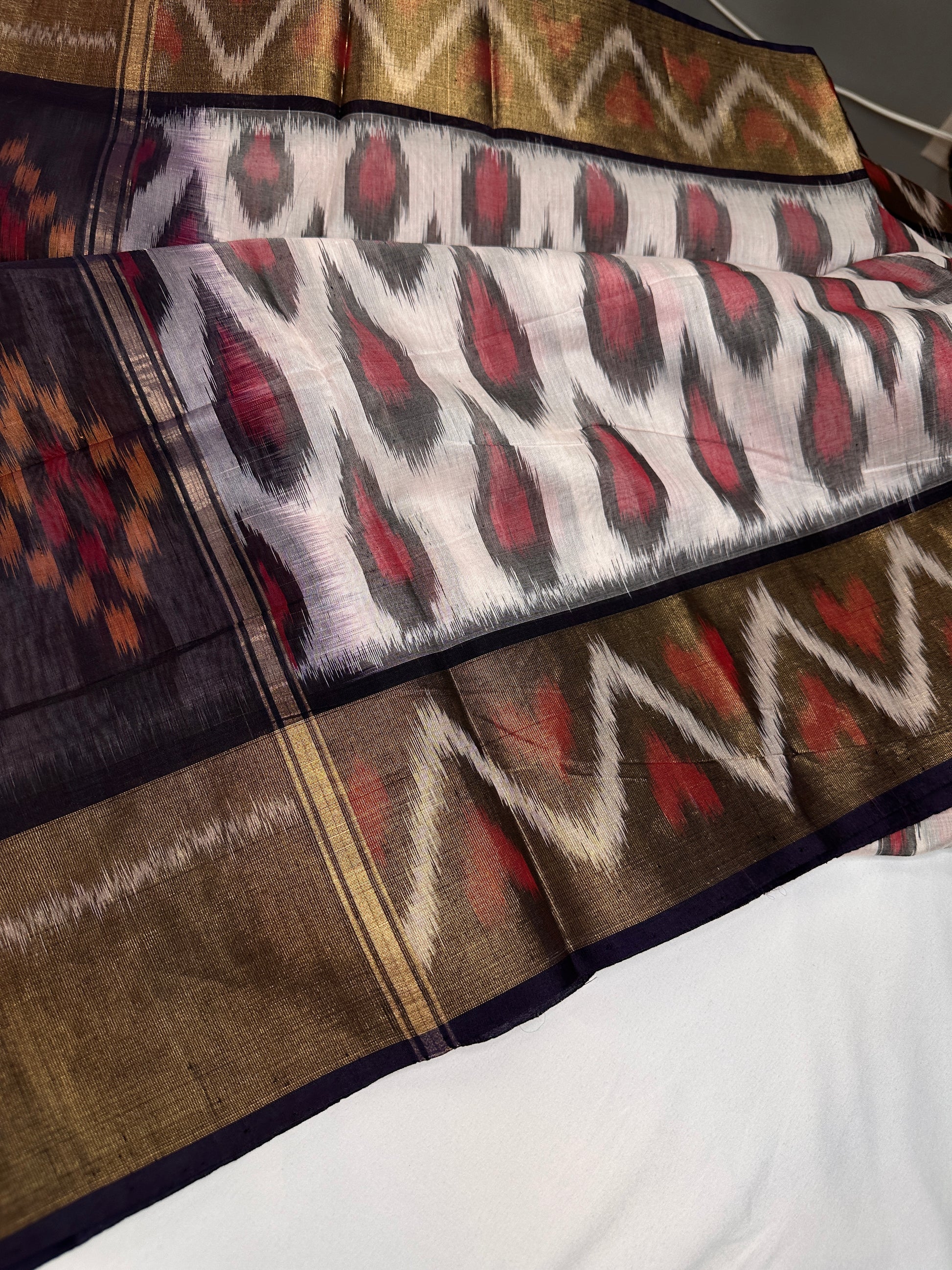 Pure Cotton Silk Pochampally Beige Ikkat Saree - 