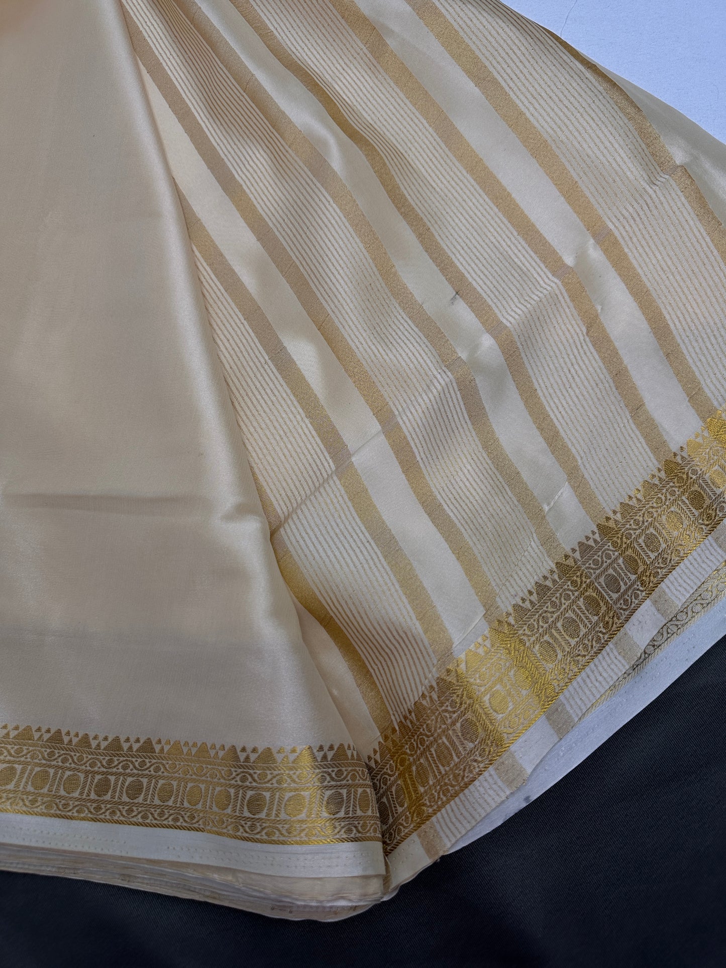 Mysore Crepe Cream Semi Silk with 2 Blouses - 
