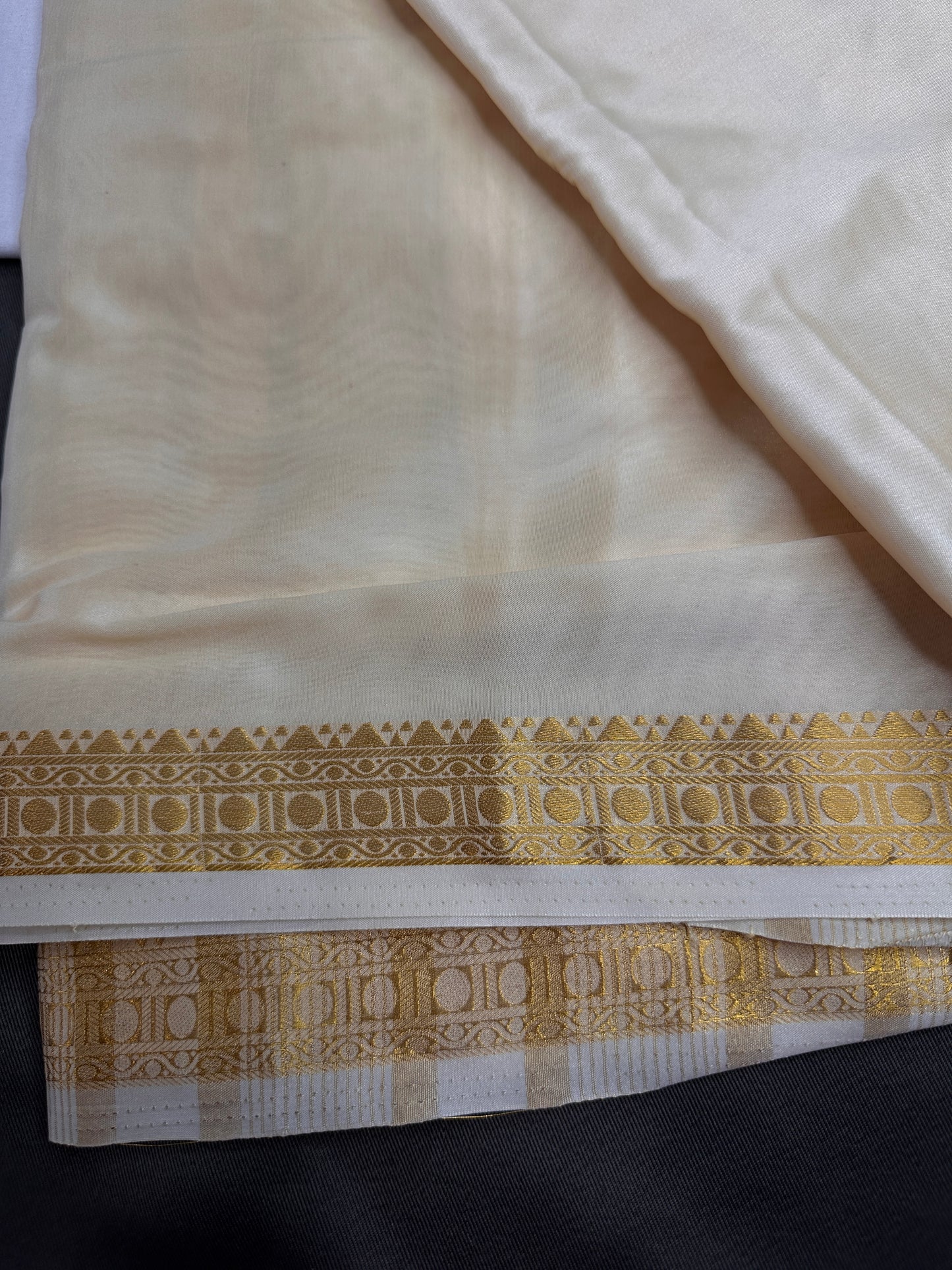 Mysore Crepe Cream Semi Silk with 2 Blouses - 