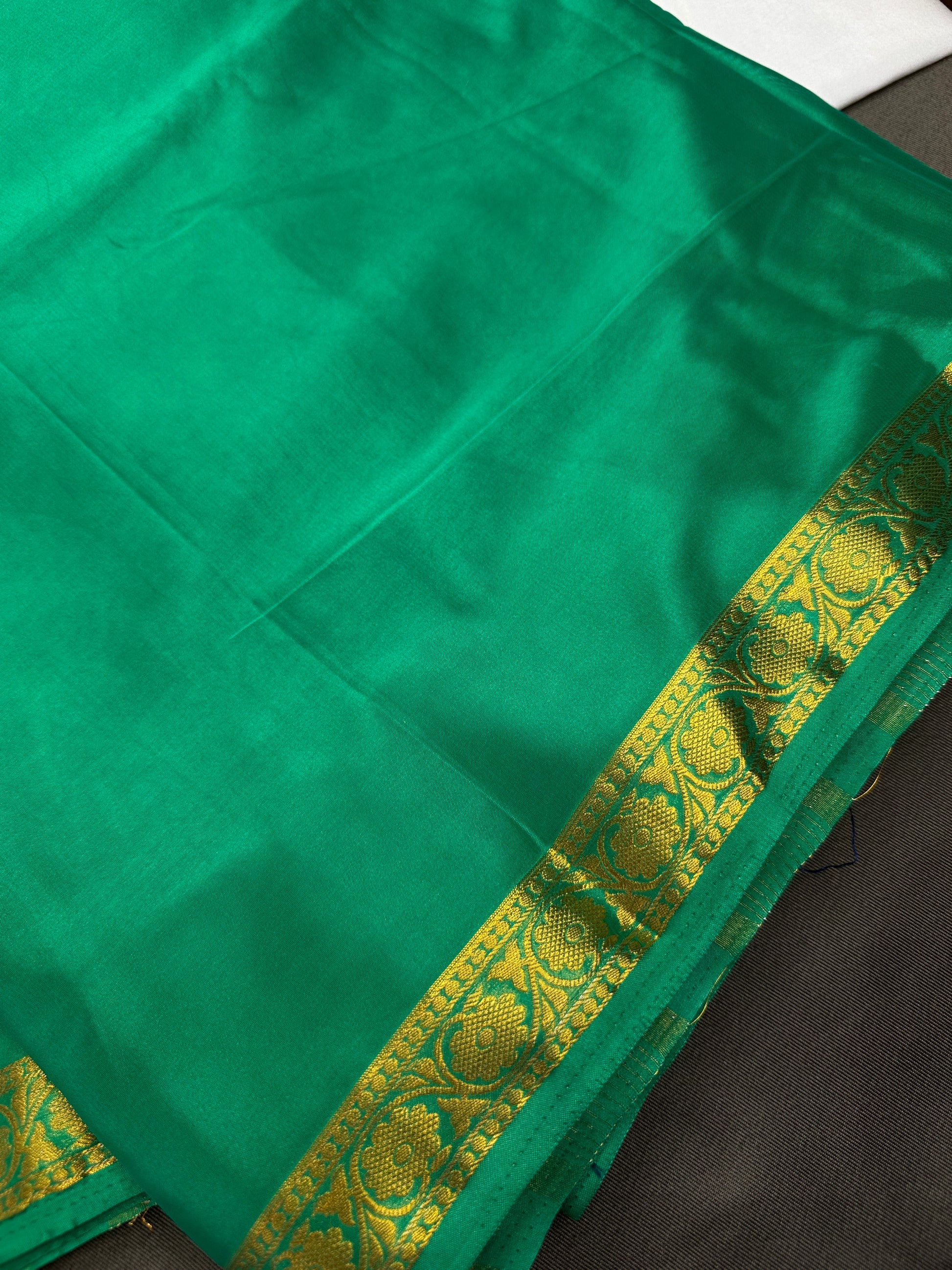 Mysore Crepe Green Semi Silk with 2 Blouses - 