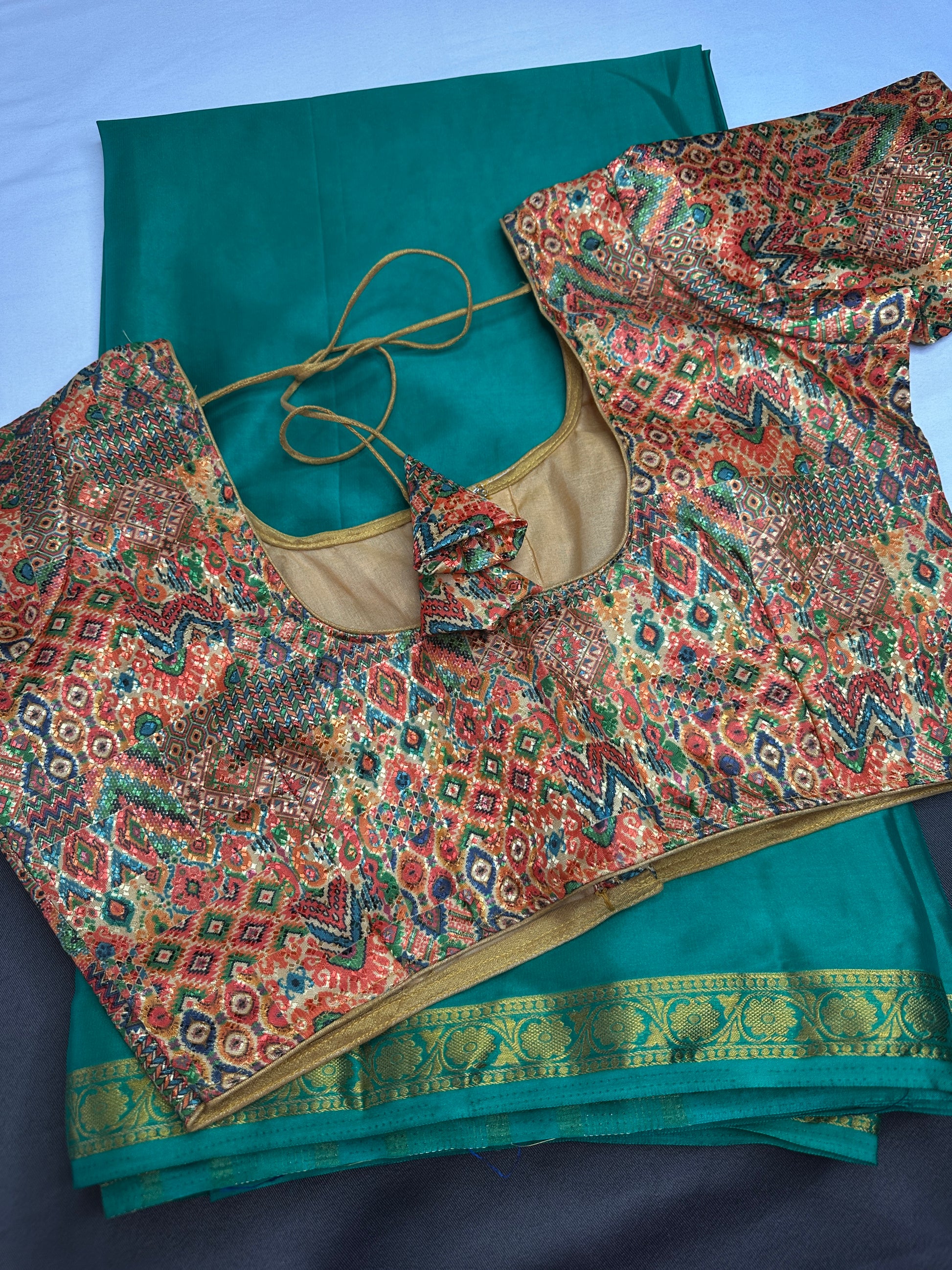 Mysore Crepe Green Semi Silk with 2 Blouses - 