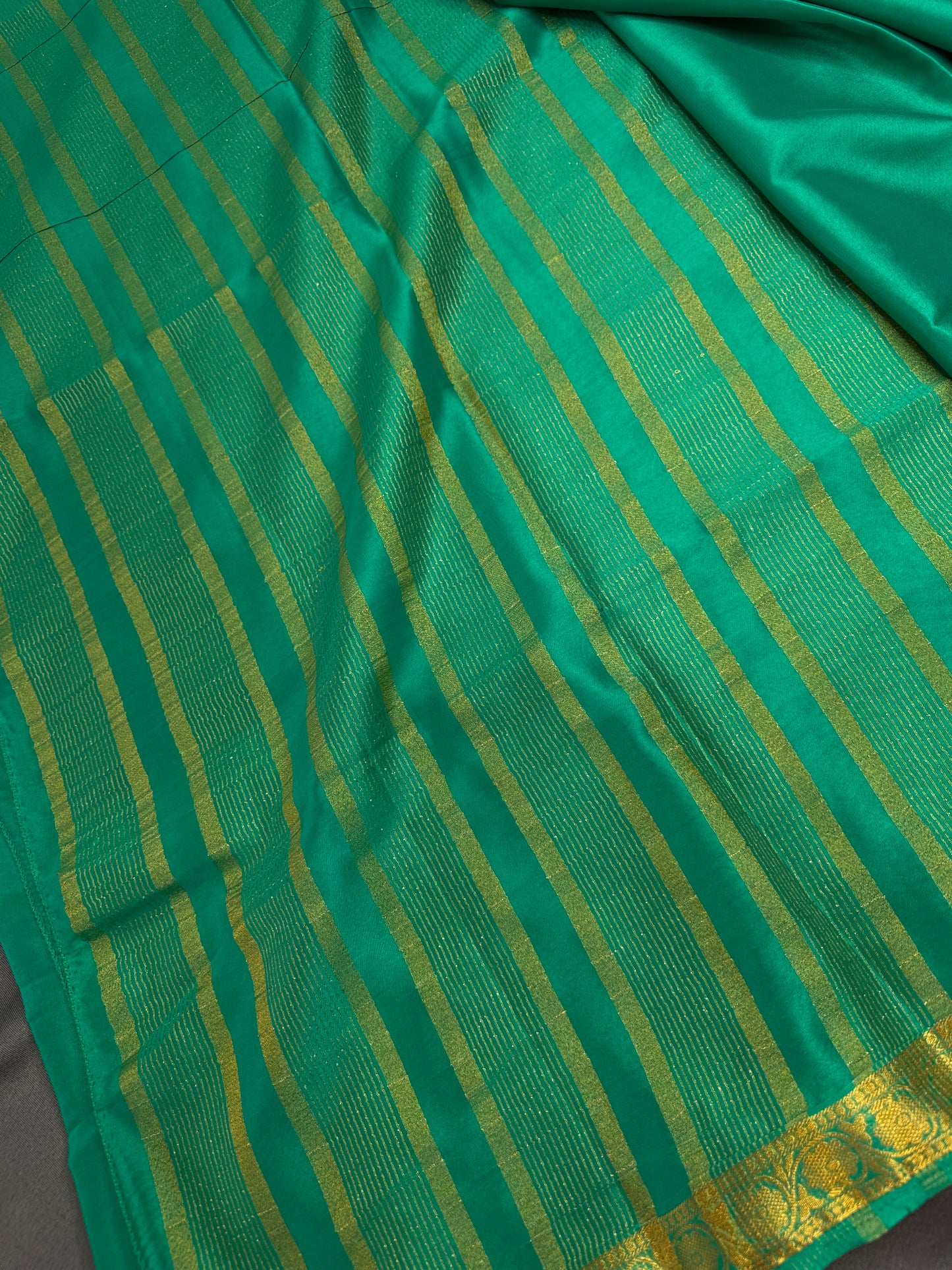 Mysore Crepe Green Semi Silk with 2 Blouses - 