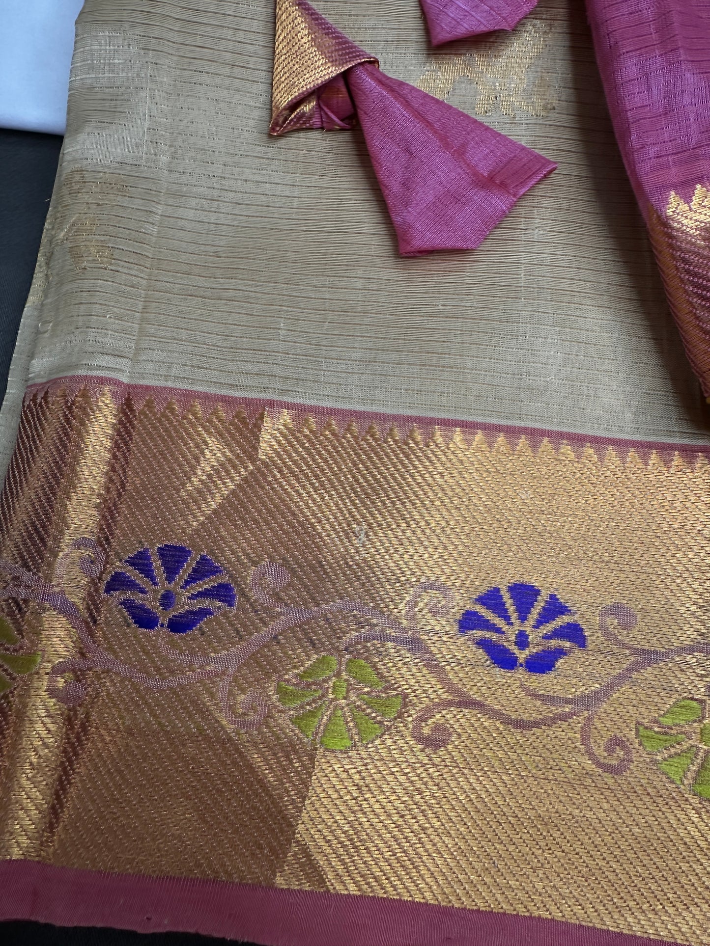 Pure Venkatgiri Handloom Beige Pink Silk Saree - 