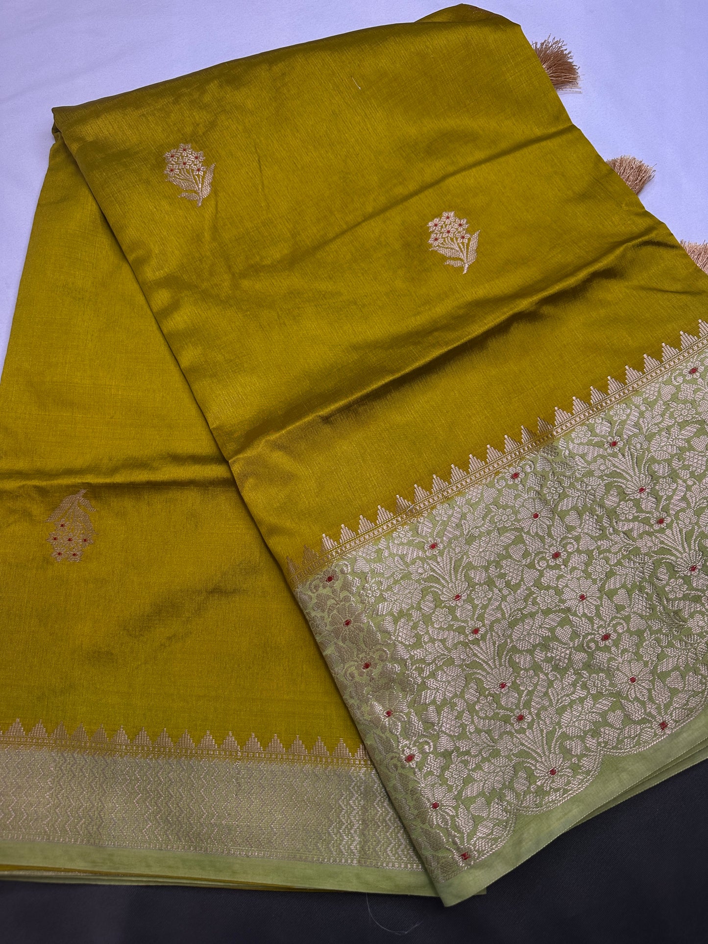 Green Raw Mango Light Weight Silk Saree - 