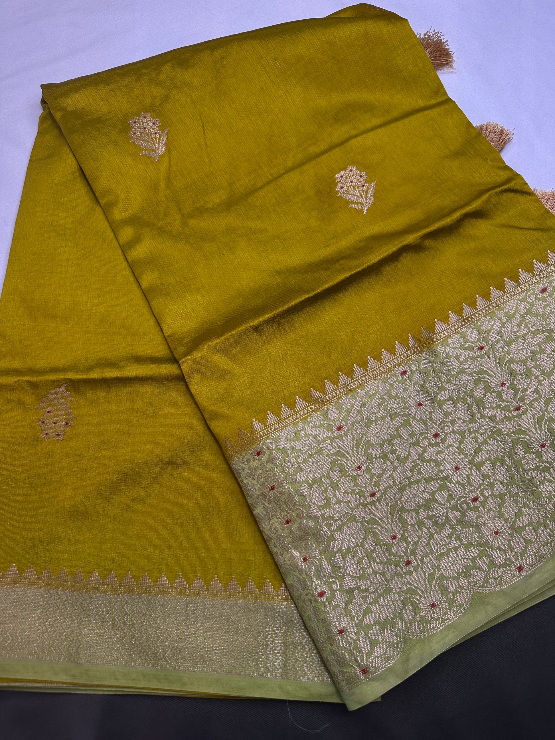 Green Raw Mango Light Weight Silk Saree - 