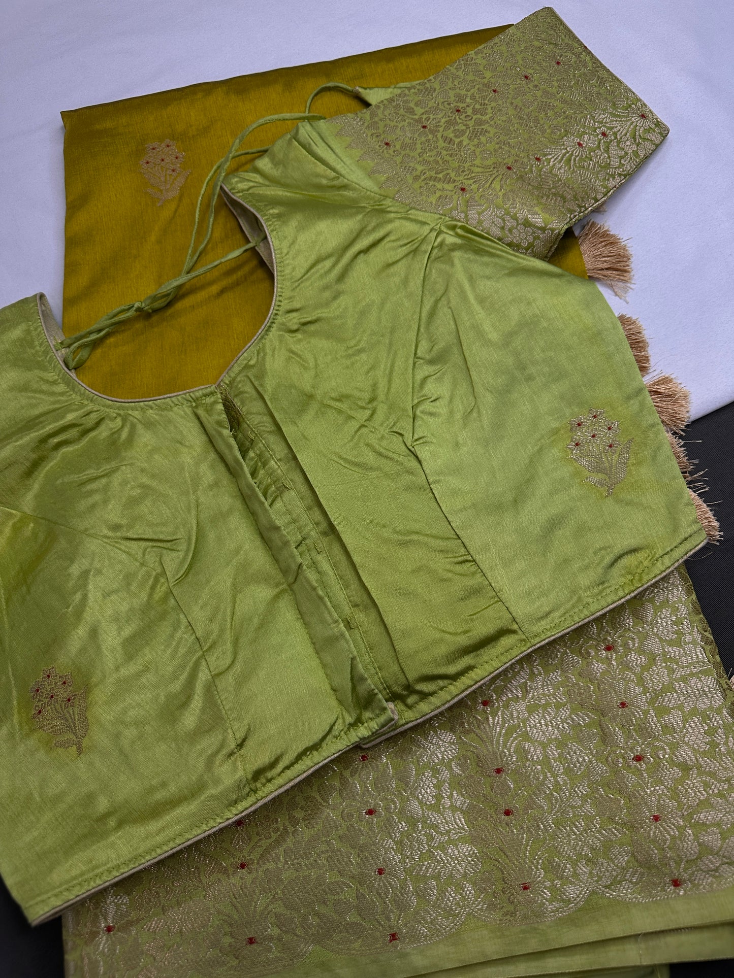 Green Raw Mango Light Weight Silk Saree - 