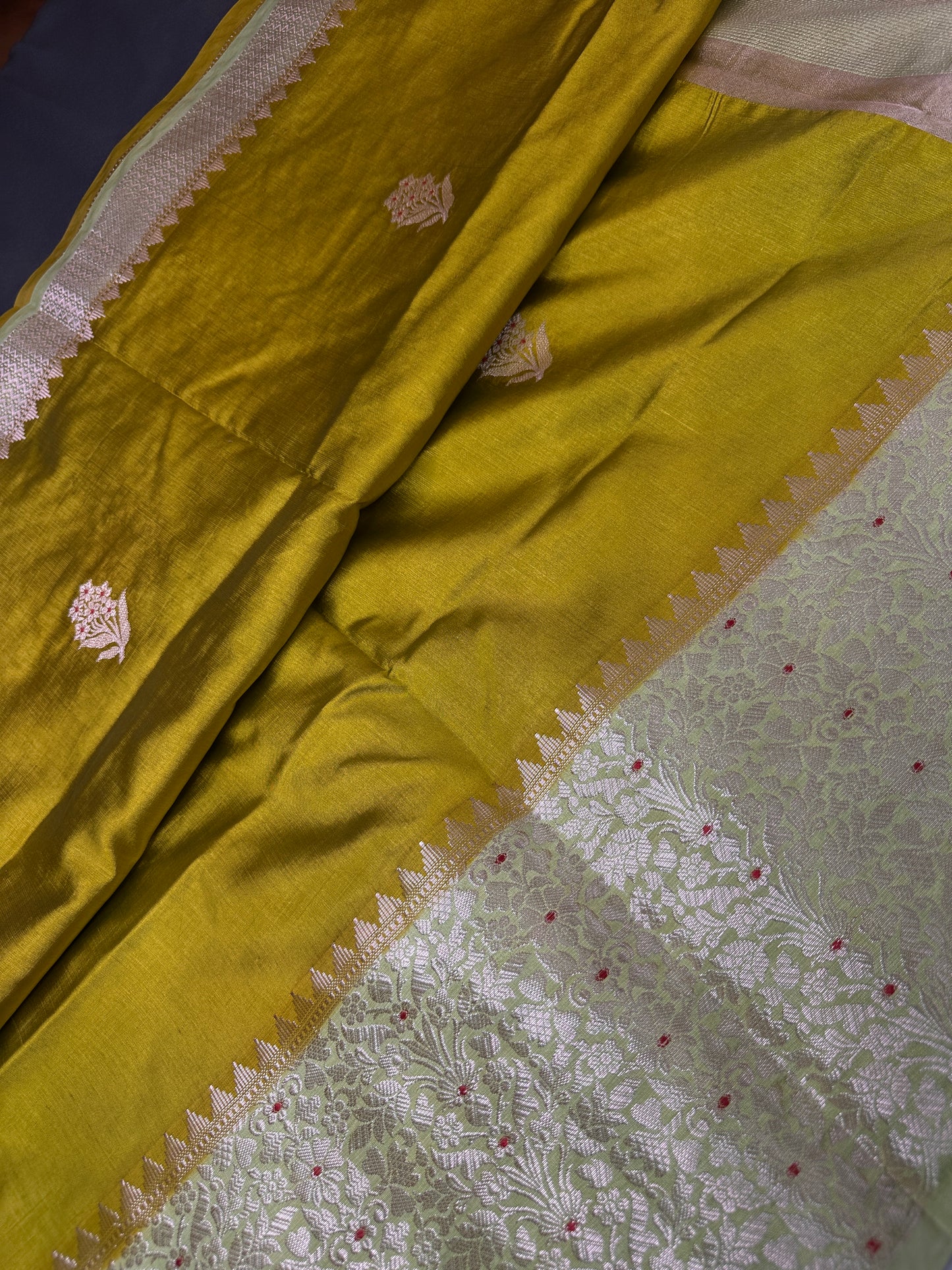 Green Raw Mango Light Weight Silk Saree - 