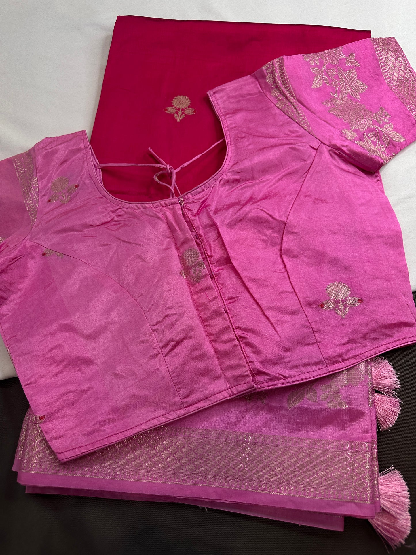 Pink Raw Mango Light Weight Silk Saree - 