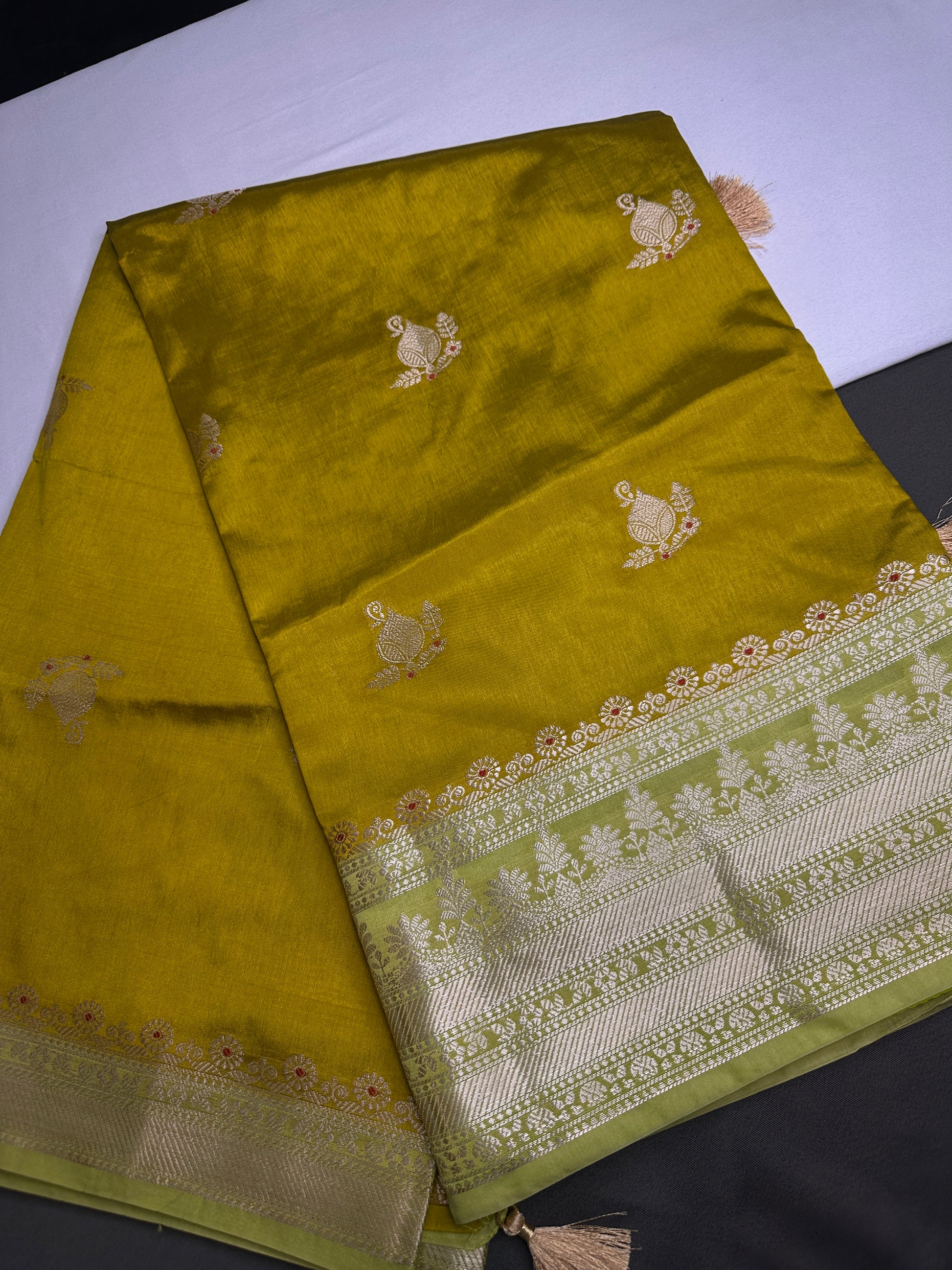 Green Raw Mango Light Weight Silk Saree - 
