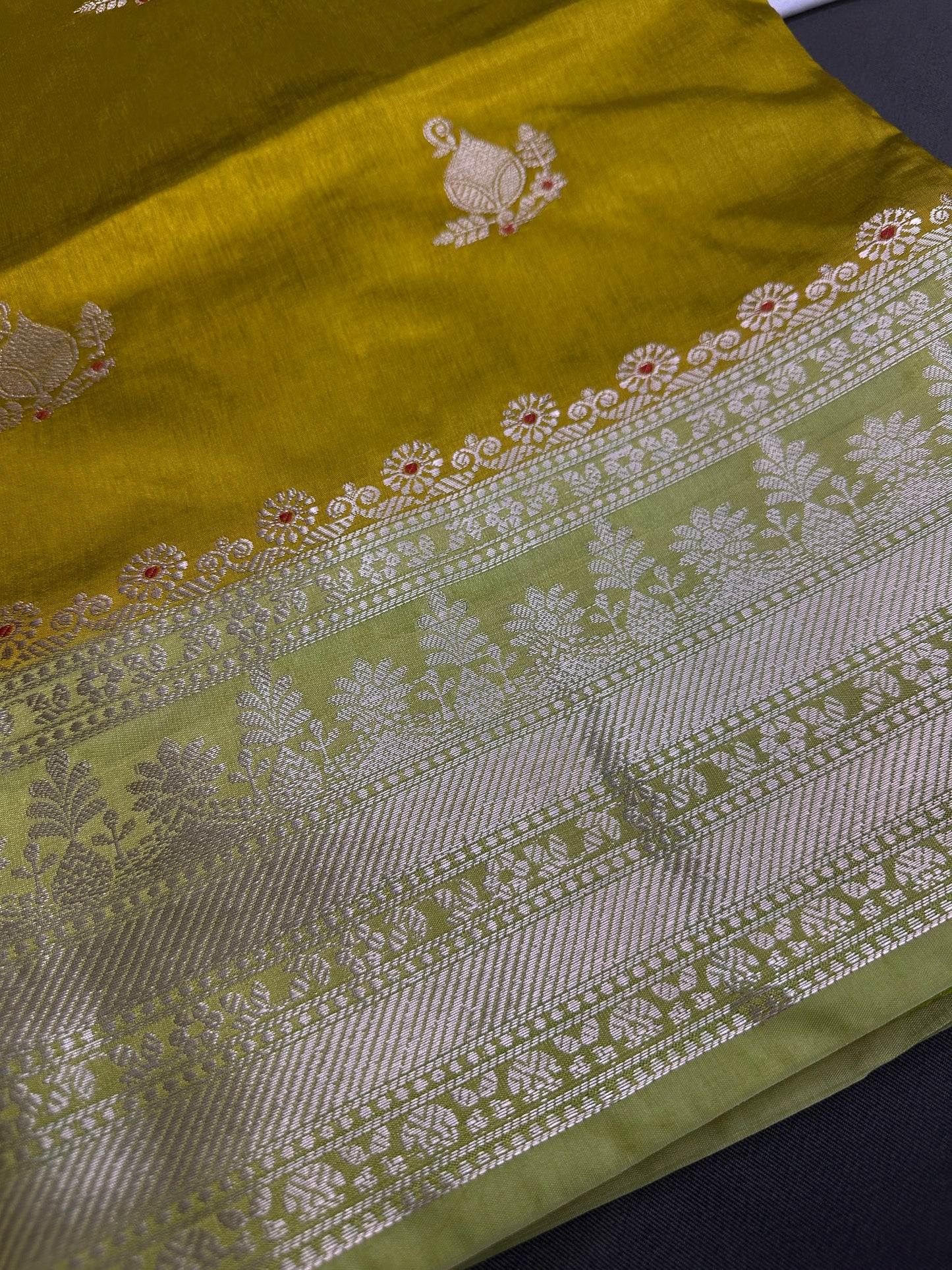 Green Raw Mango Light Weight Silk Saree - 
