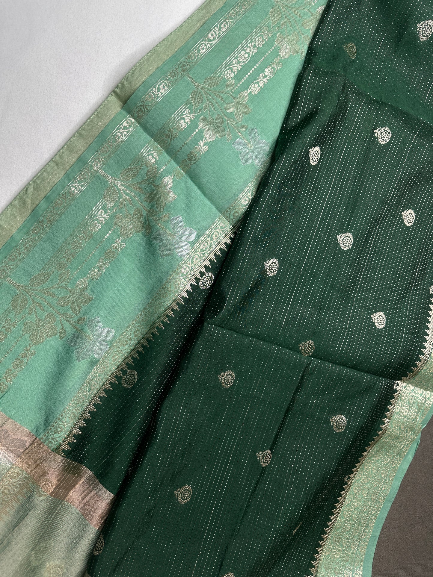 Green Raw Mango Light Weight Silk Saree - 