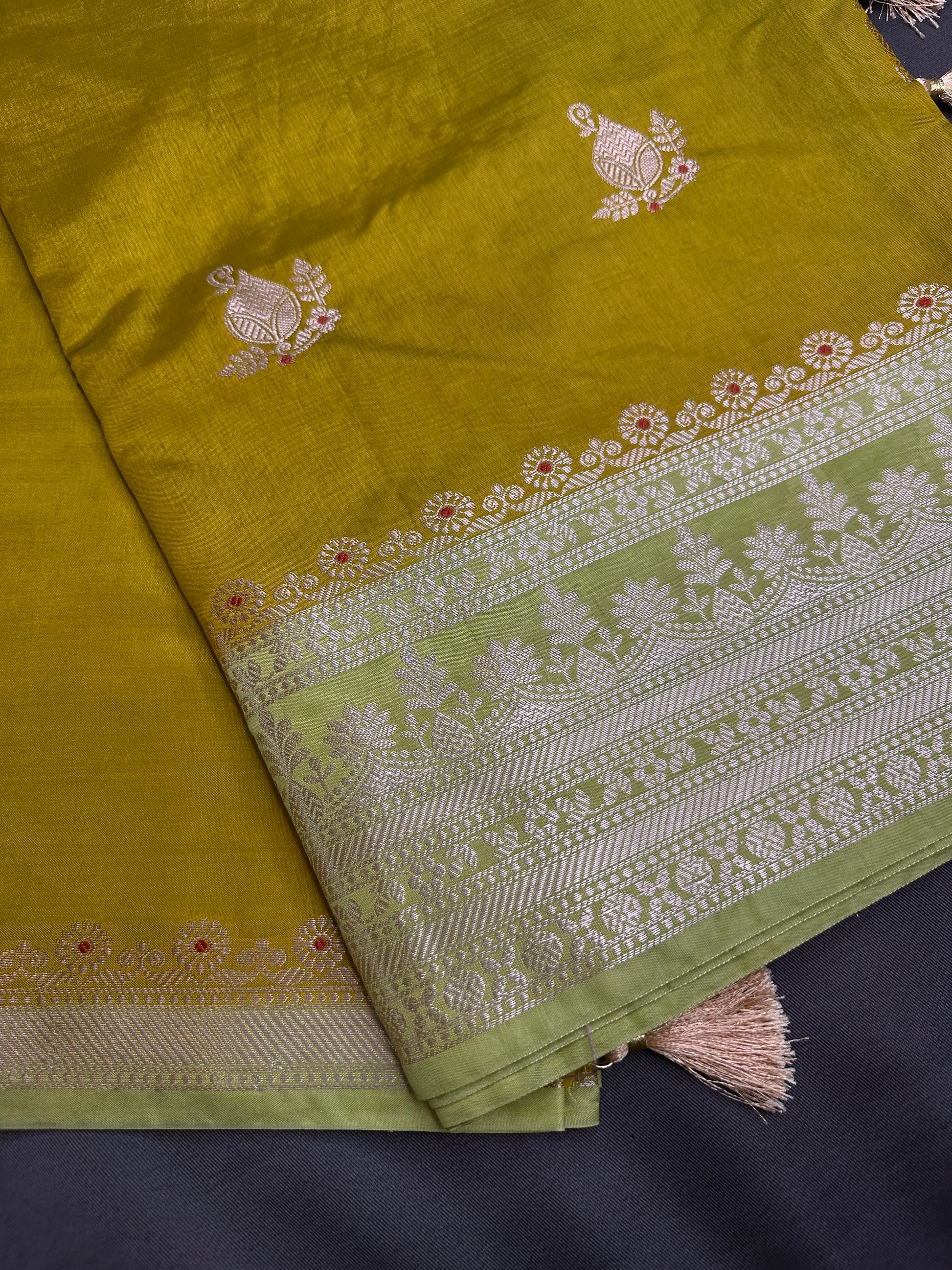 Green Raw Mango Light Weight Silk Saree - 